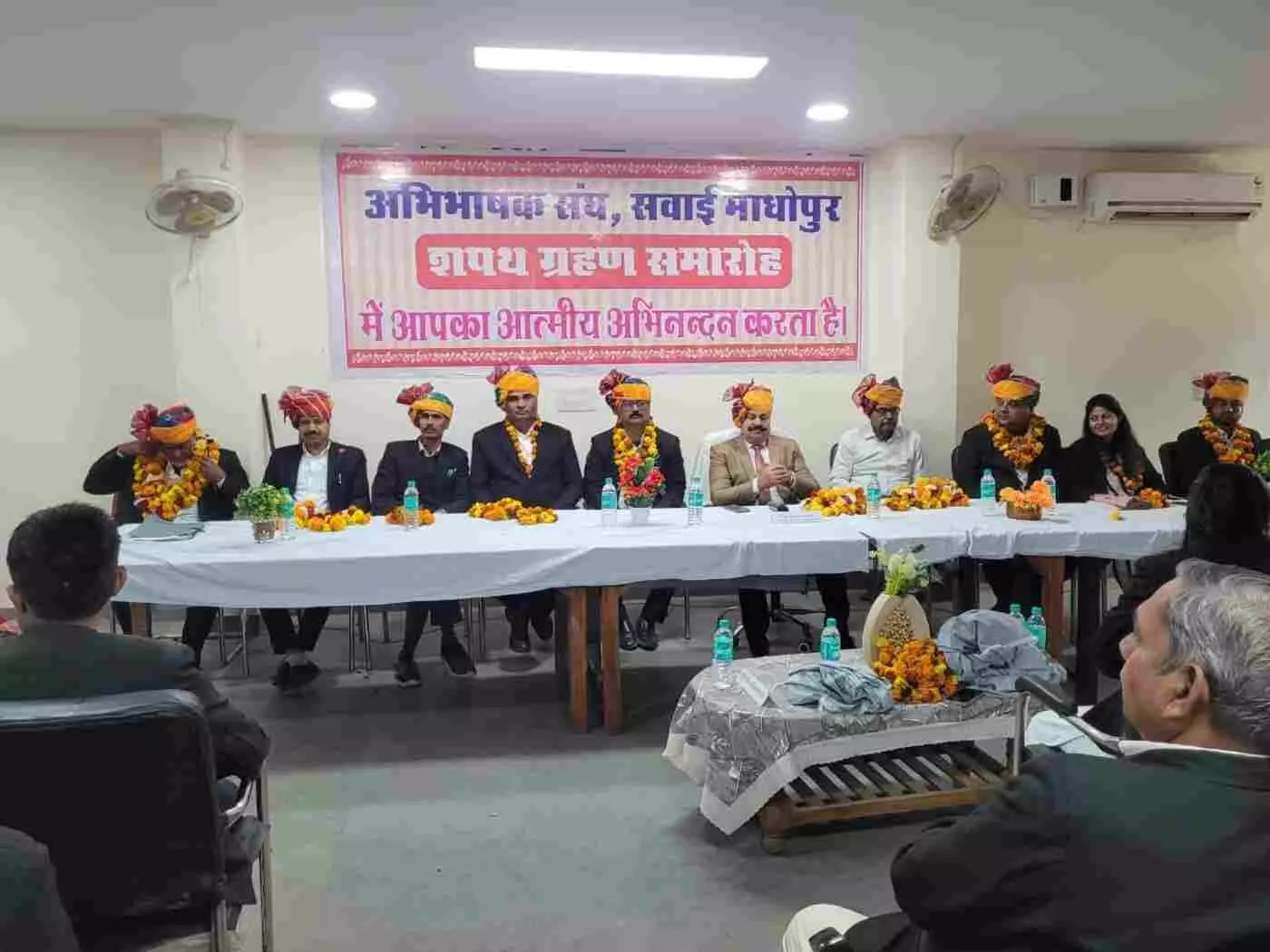 सवाई माधोपुर: न्याय के मंदिर में गूंजी निष्ठा की गूंज, अभिभाषक संघ के नवनिर्वाचित पदाधिकारियों ने ली पद और गोपनीयता की शपथ