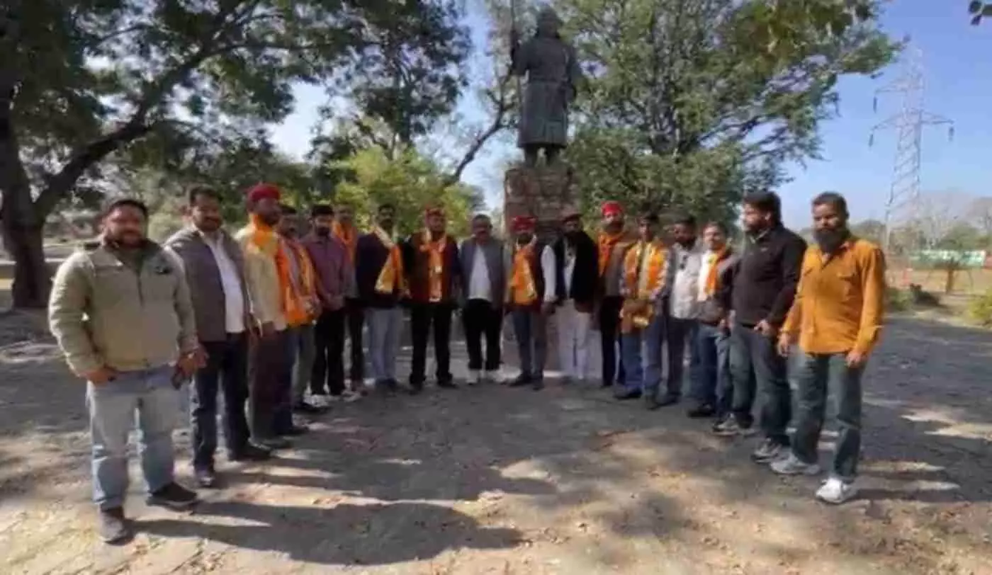 गोगुंदा: अब राजनीति नहीं, काम चाहिए—राजतिलकस्थली की दुर्दशा पर करणी सेना का आर-पार की जंग का ऐलान गोगुंदा: अब राजनीति नहीं, काम चाहिए—राजतिलकस्थली की दुर्दशा पर करणी सेना का आर-पार की जंग का ऐलान
