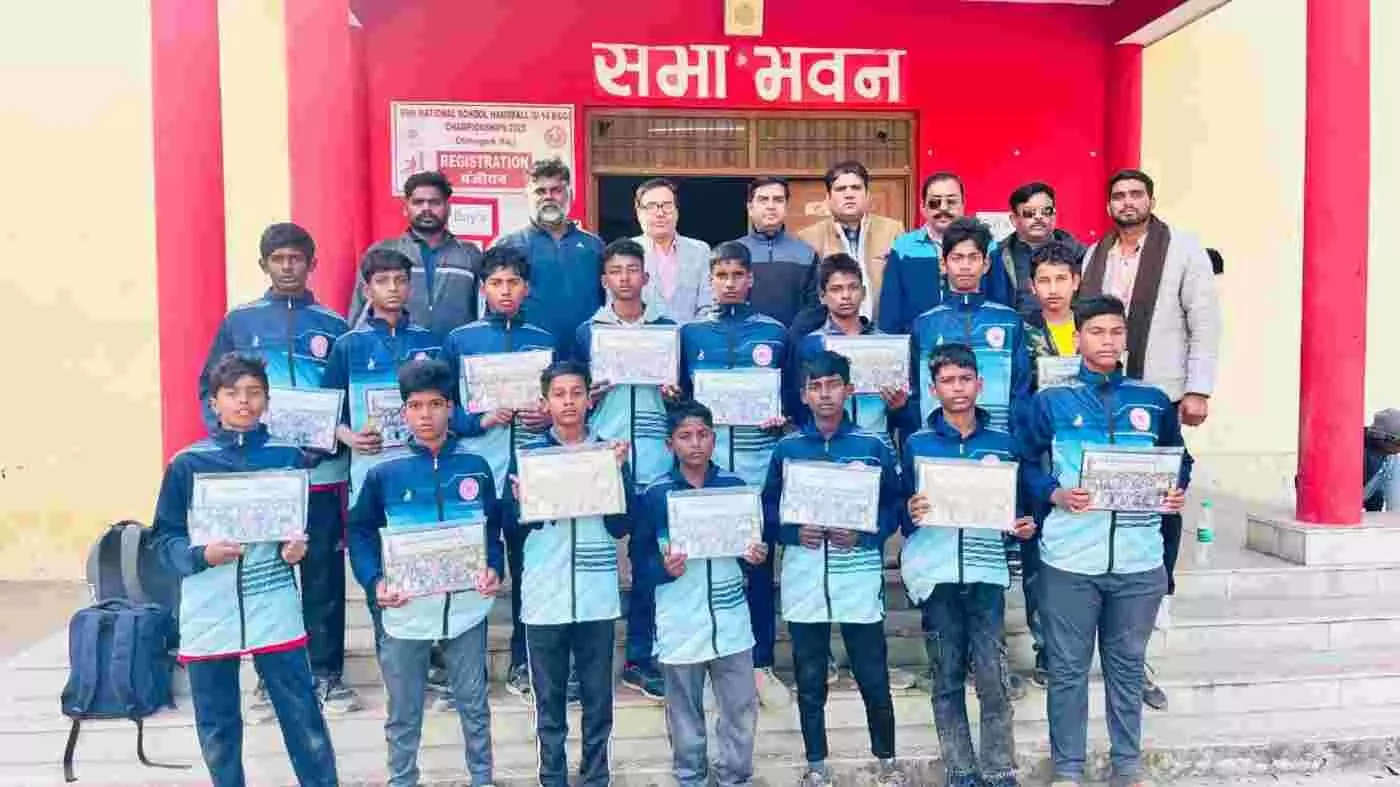 चित्तौड़गढ़: राष्ट्रीय हैंडबॉल प्रतियोगिता का भावुक समापन, कलेक्टर आलोक रंजन की अनूठी पहल ने खिलाड़ियों की विदाई को बनाया यादगार