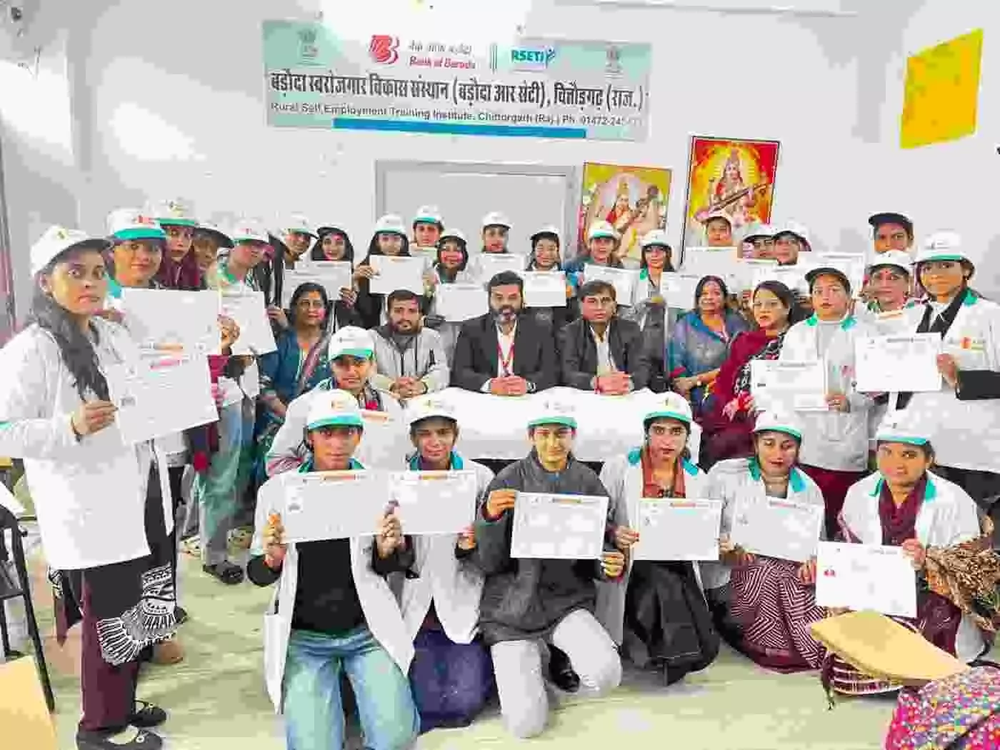 चित्तौड़गढ़ में महिलाओं के स्वावलंबन का नया सवेरा: बैंक ऑफ बड़ौदा आर सेटी का 35 दिवसीय ब्यूटी पार्लर प्रशिक्षण संपन्न