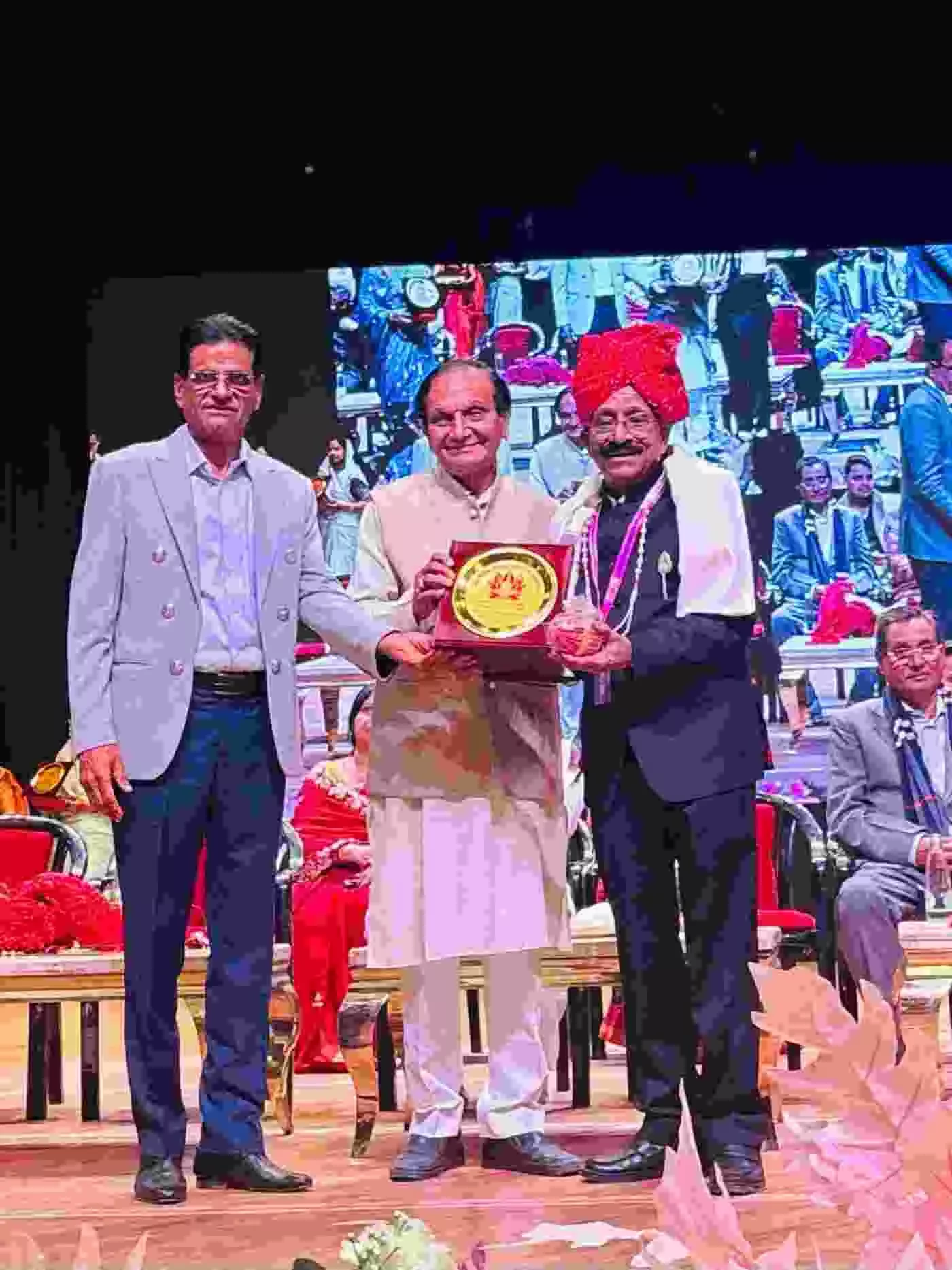 कोटा के समाजसेवी वी.के. जेटली को जोधपुर में मिला वैश्विक सम्मान, शाइनिंग स्टार से हुए विभूषित