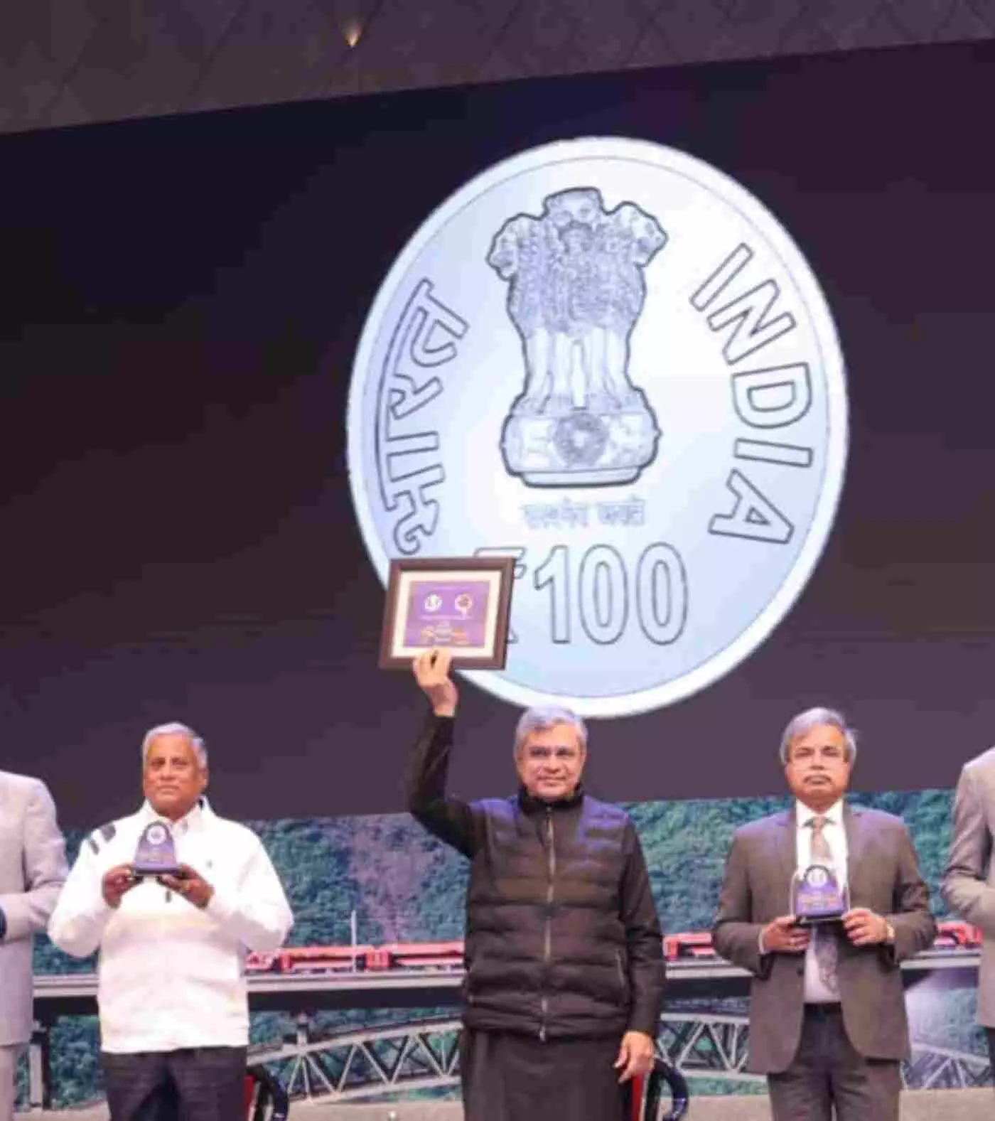 नई दिल्ली: भारतीय रेल से औपनिवेशिक मानसिकता का होगा पूर्ण सफाया, रेल मंत्री अश्विनी वैष्णव ने यशोभूमि में फूंका सुधारों का शंखनाद