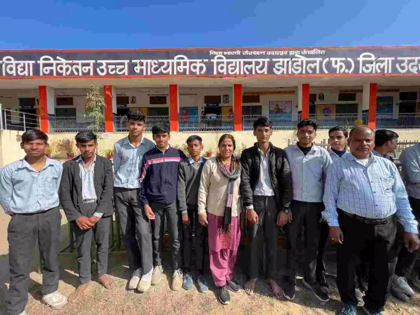 झाड़ोल: शिक्षा की लौ को प्रज्ज्वलित करने आगे आया चोकसी हैरियस ग्रुप, विद्यानिकेतन को भेंट किए 100 टेबल-स्टूल झाड़ोल: शिक्षा की लौ को प्रज्ज्वलित करने आगे आया चोकसी हैरियस ग्रुप, विद्यानिकेतन को भेंट किए 100 टेबल-स्टूल