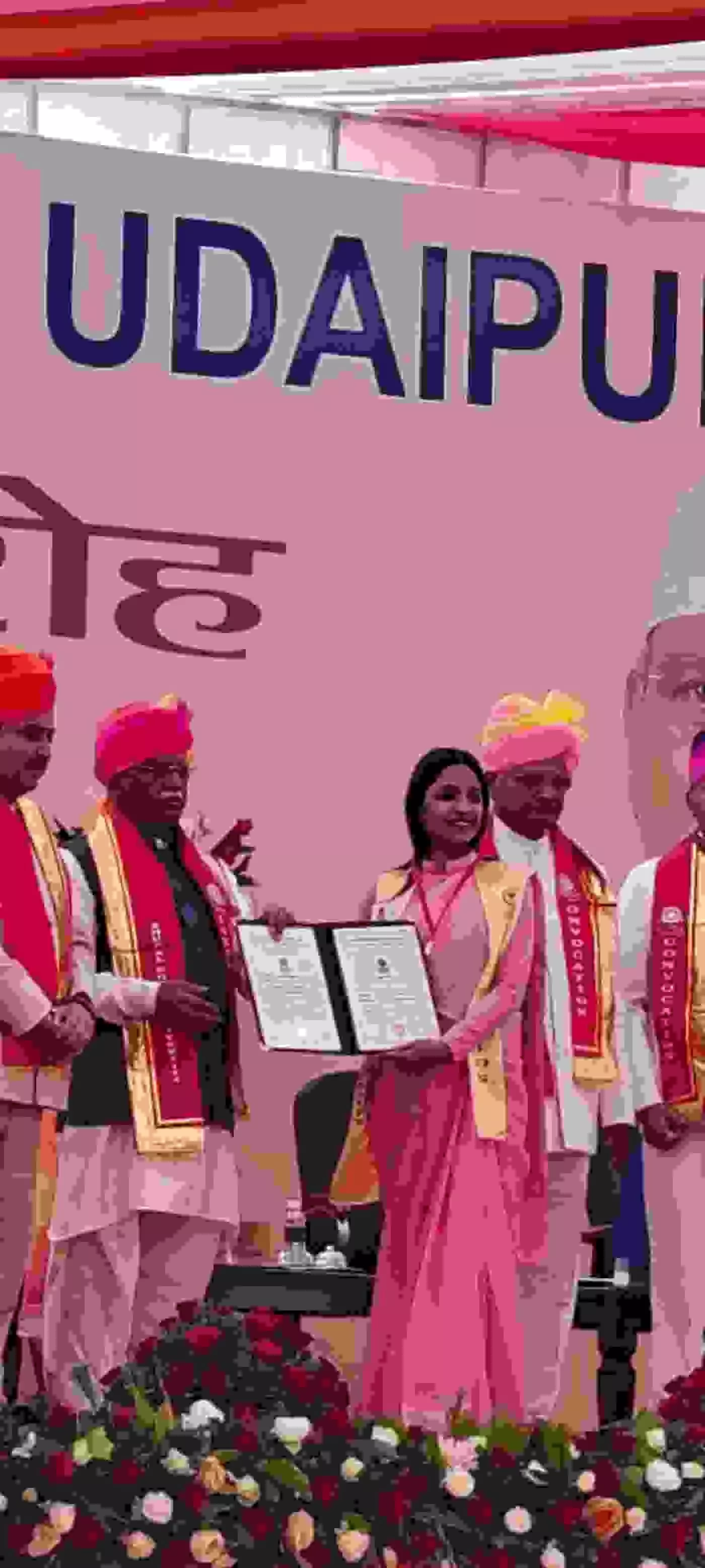 कानोड़ की बेटी निधि भाणावत ने रचा इतिहास: भूगोल में स्वर्ण पदक जीत बढ़ाया नगर का मान कानोड़ की बेटी निधि भाणावत ने रचा इतिहास: भूगोल में स्वर्ण पदक जीत बढ़ाया नगर का मान