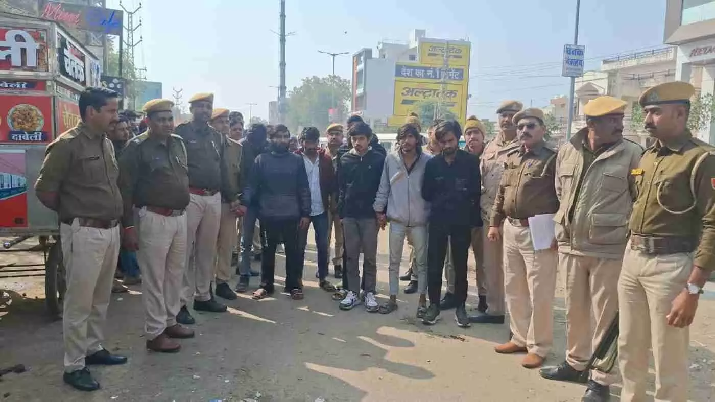 चित्तौड़गढ़: बदमाशों के मंसूबे हुए पस्त, पुलिस ने बीच चौराहे पर निकाला जुलूस, हाथ जोड़कर मांगी माफी