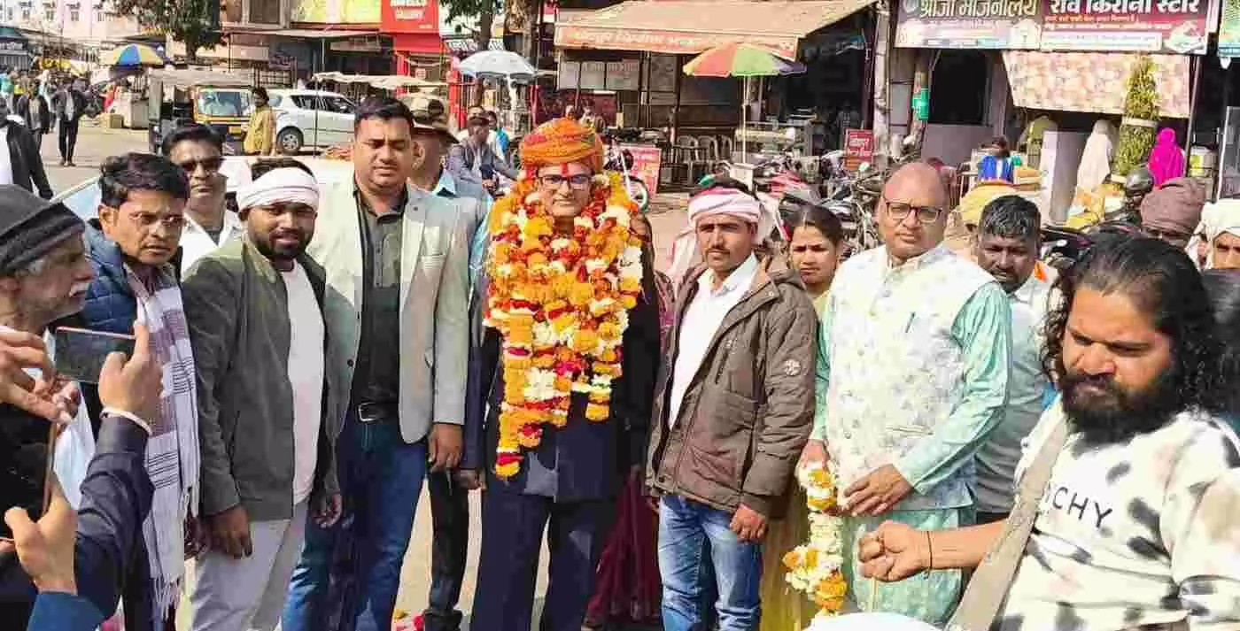 प्रतापगढ़: वतन की राह से घर की चौखट तक, वायुसेना के जांबाज यशपाल मीणा का ऐतिहासिक अभिनंदन प्रतापगढ़: वतन की राह से घर की चौखट तक, वायुसेना के जांबाज यशपाल मीणा का ऐतिहासिक अभिनंदन