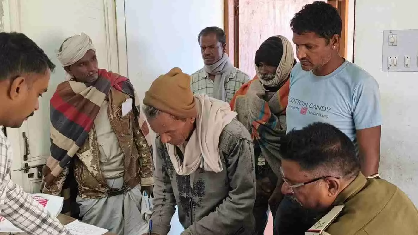 प्रतापगढ़: ससुराल से लौटे युवक का जंगल में पेड़ से लटका मिला शव, क्षेत्र में फैली सनसनी प्रतापगढ़: ससुराल से लौटे युवक का जंगल में पेड़ से लटका मिला शव, क्षेत्र में फैली सनसनी