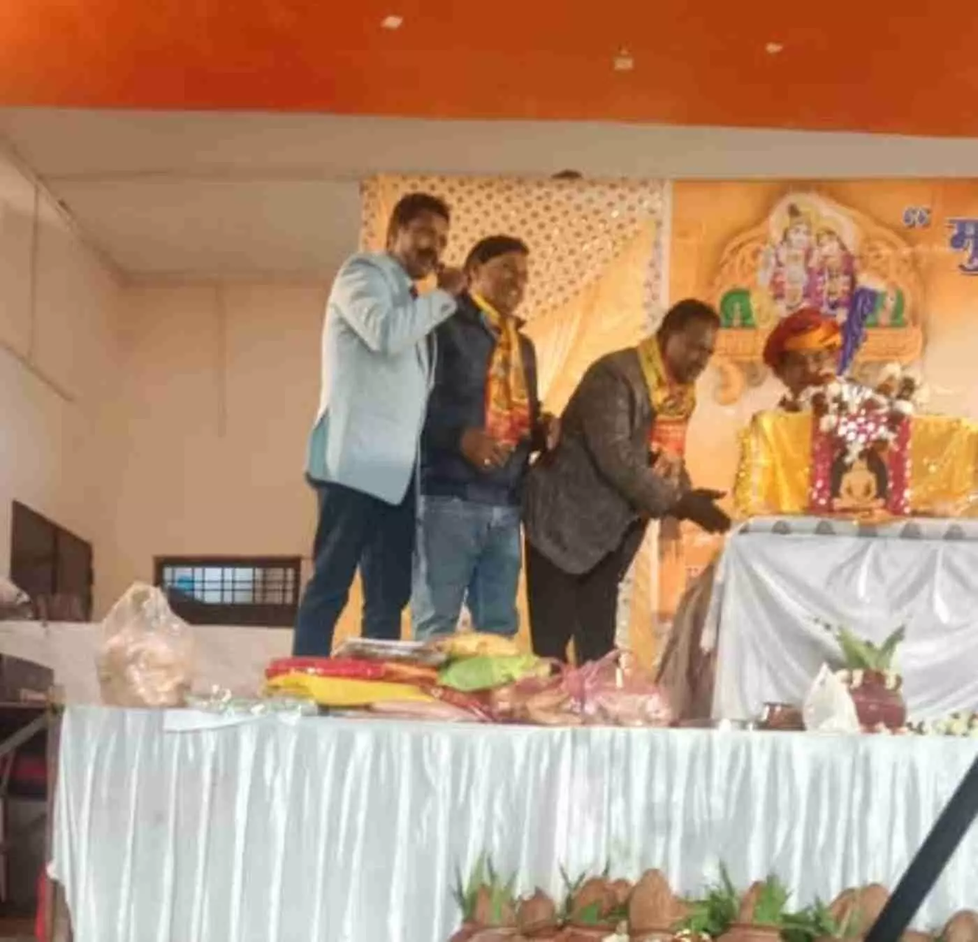 भीलवाड़ा: ‘हे गोविंद थारो सायरो’ के उद्घोष से गुंजायमान हुआ गायत्री माता मंदिर, नानी बाई का मायरा में उमड़ा श्रद्धा का सैलाब भीलवाड़ा: ‘हे गोविंद थारो सायरो’ के उद्घोष से गुंजायमान हुआ गायत्री माता मंदिर, नानी बाई का मायरा में उमड़ा श्रद्धा का सैलाब