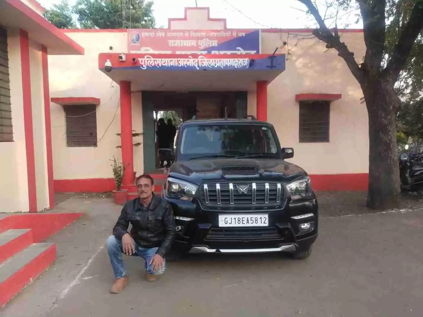 प्रतापगढ़: अरनोद पुलिस की बड़ी कार्रवाई, नाकाबंदी के दौरान हिस्ट्रीशीटर चमन खां गिरफ्तार, नकदी और स्कॉर्पियो जब्त प्रतापगढ़: अरनोद पुलिस की बड़ी कार्रवाई, नाकाबंदी के दौरान हिस्ट्रीशीटर चमन खां गिरफ्तार, नकदी और स्कॉर्पियो जब्त