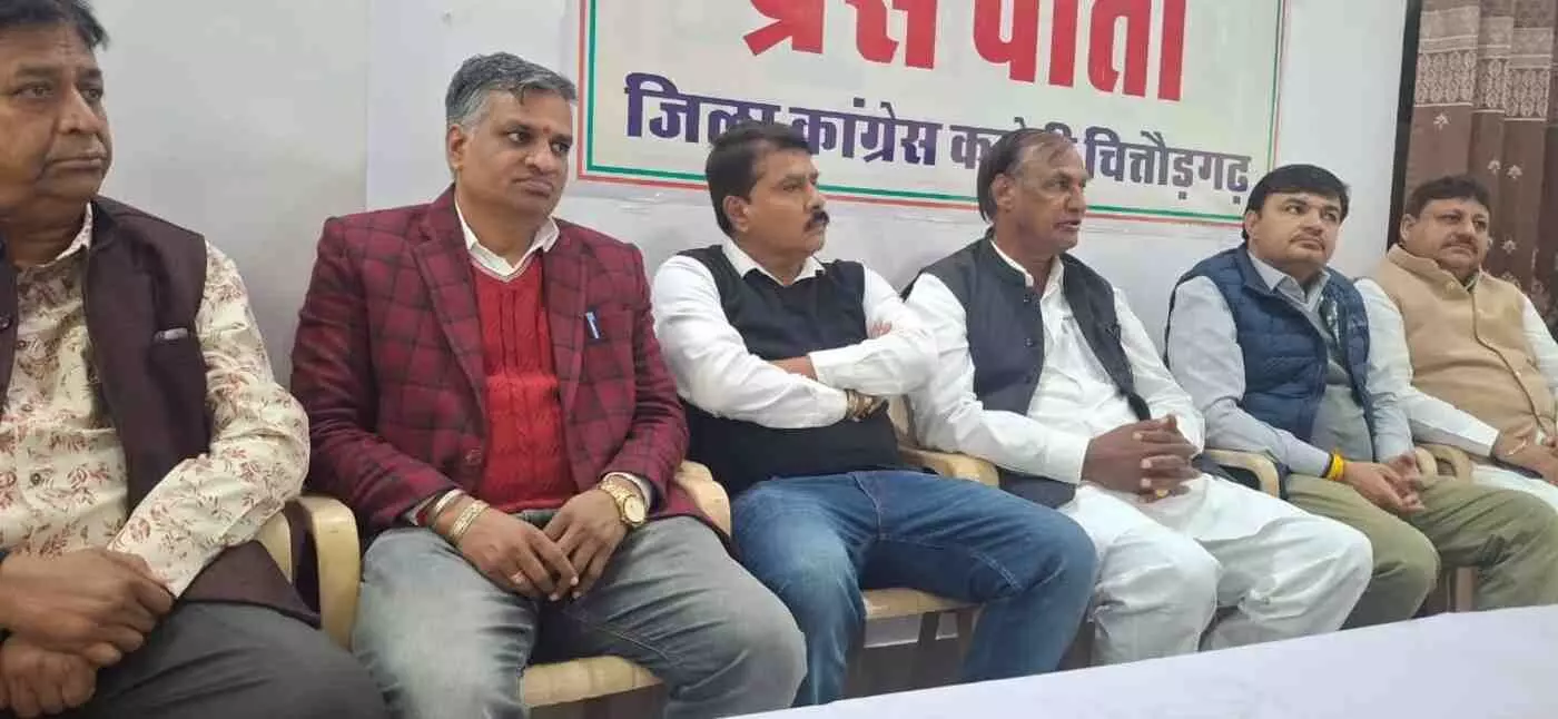 चित्तौड़गढ़: मनरेगा के वजूद को बचाने सड़कों पर उतरी कांग्रेस, कलेक्ट्रेट पर सामूहिक उपवास से संग्राम का शंखनाद