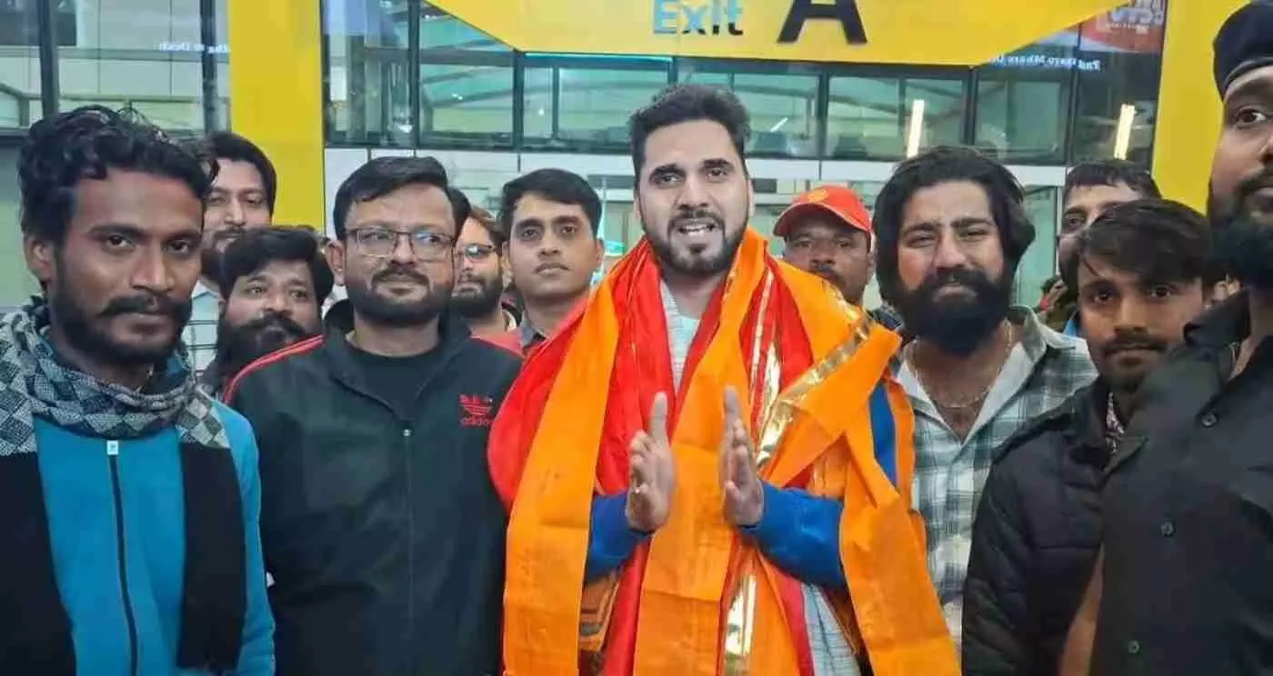 उदयपुर के डबोक एयरपोर्ट पर उमड़ा जनसैलाब, बिहू अटैक के प्रमोशन के लिए पहुंचे अभिनेता देव मेनारिया का भव्य अभिनंदन उदयपुर के डबोक एयरपोर्ट पर उमड़ा जनसैलाब, बिहू अटैक के प्रमोशन के लिए पहुंचे अभिनेता देव मेनारिया का भव्य अभिनंदन