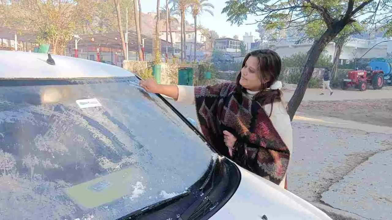 Mount Abu records bitter cold: Temperatures remain below freezing for the 11th day, icy views draw tourist crowds Mount Abu records bitter cold: Temperatures remain below freezing for the 11th day, icy views draw tourist crowds