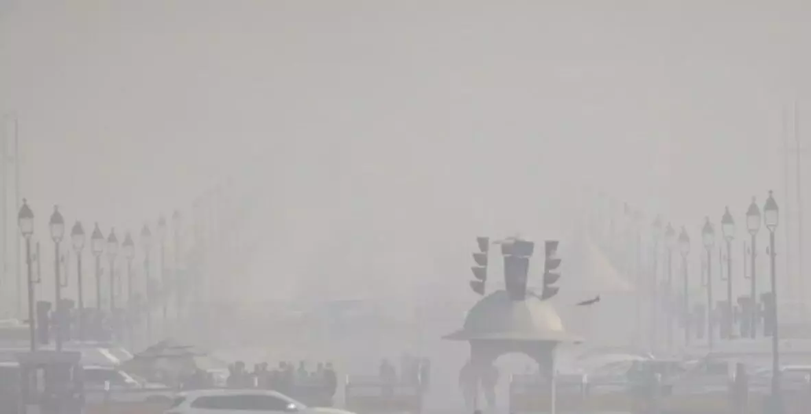 Delhis temperature plummets and AQI worsens, threatening breathing. Delhis temperature plummets and AQI worsens, threatening breathing.