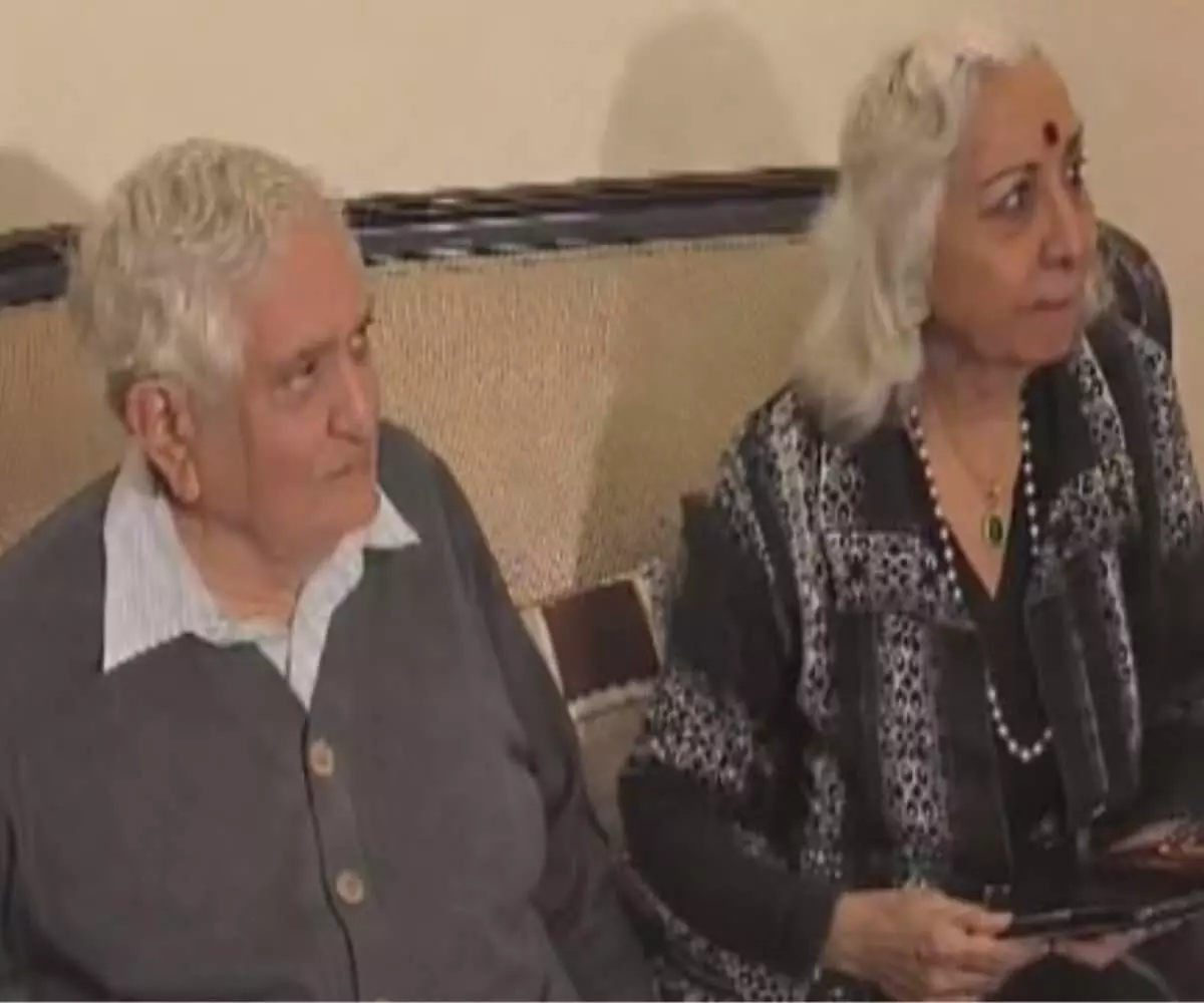 A digital arrest has left a couple imprisoned in their own home! A digital arrest has left a couple imprisoned in their own home!