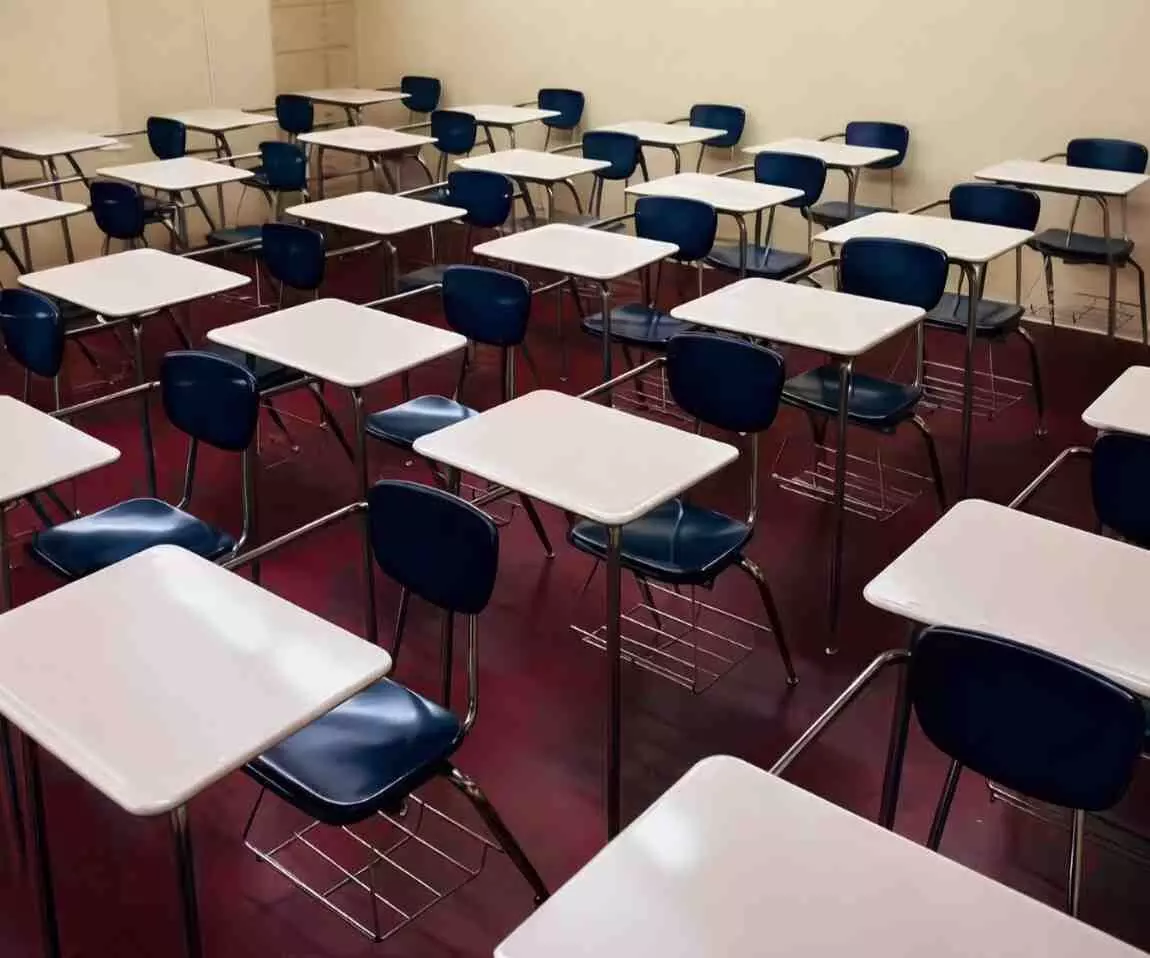 Severe cold in Uttar Pradesh halts school operations, with schools closed until January 15th Severe cold in Uttar Pradesh halts school operations, with schools closed until January 15th