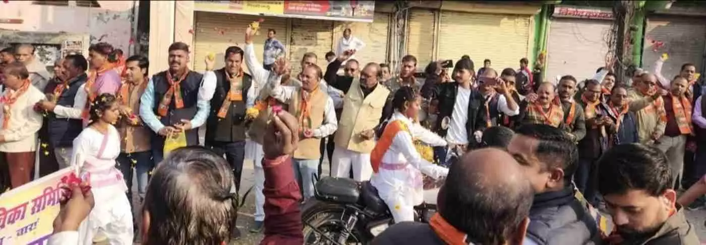 बारां में देशभक्ति का ज्वार: भाजपा ने पुष्प वर्षा कर किया आरएसएस और राष्ट्र सेविका समिति के संचलन का भव्य अभिनंदन बारां में देशभक्ति का ज्वार: भाजपा ने पुष्प वर्षा कर किया आरएसएस और राष्ट्र सेविका समिति के संचलन का भव्य अभिनंदन