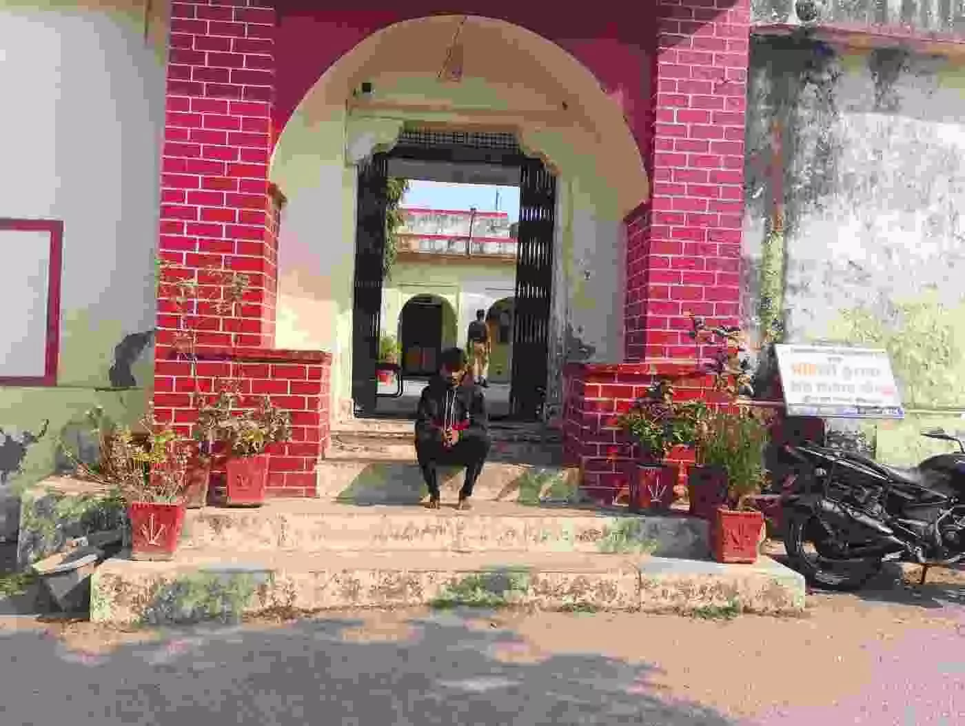 डूंगरपुर: हिस्ट्रीशीटर भूपत सिंह हत्याकांड में पुलिस की बड़ी कार्रवाई, पांचवां आरोपी राहुल गिरफ्तार डूंगरपुर: हिस्ट्रीशीटर भूपत सिंह हत्याकांड में पुलिस की बड़ी कार्रवाई, पांचवां आरोपी राहुल गिरफ्तार