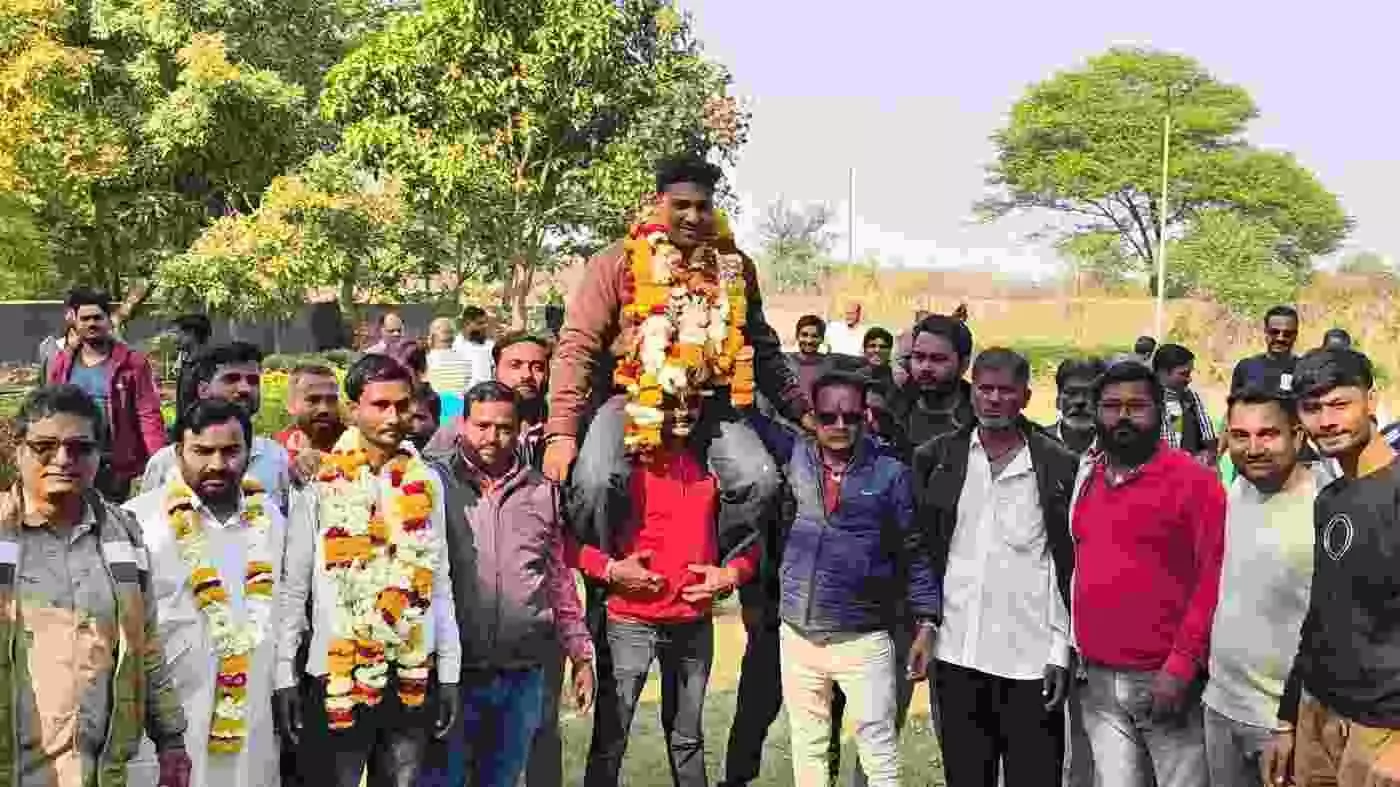 प्रतापगढ़: इंडियन नेशनल ऑटो चालक संघ के चुनाव में लक्की टांक ने दर्ज की प्रचंड जीत, राहुल जटिया बने उपाध्यक्ष प्रतापगढ़: इंडियन नेशनल ऑटो चालक संघ के चुनाव में लक्की टांक ने दर्ज की प्रचंड जीत, राहुल जटिया बने उपाध्यक्ष