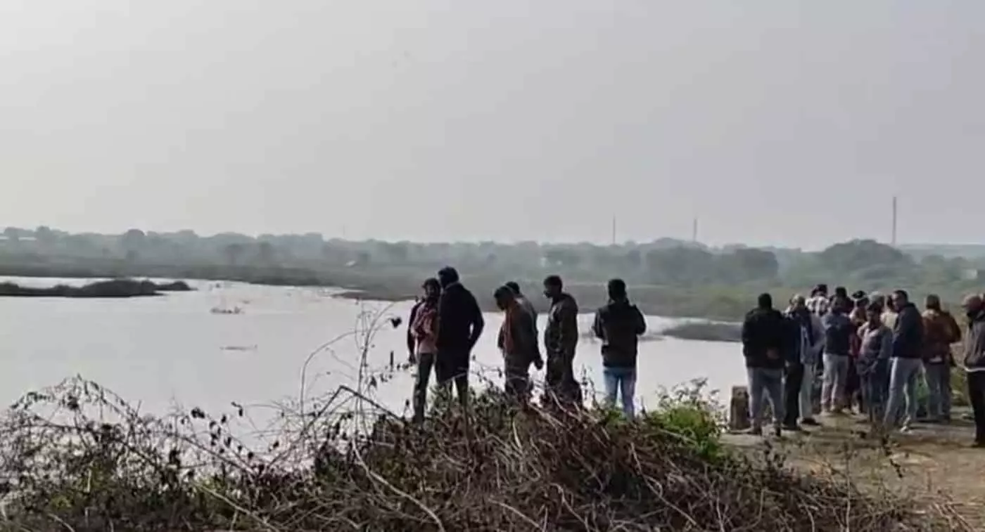 भीलवाड़ा: हमीरगढ़ में तालाब में मिला लापता दिव्यांग युवक का शव, क्षेत्र में पसरी सनसनी भीलवाड़ा: हमीरगढ़ में तालाब में मिला लापता दिव्यांग युवक का शव, क्षेत्र में पसरी सनसनी