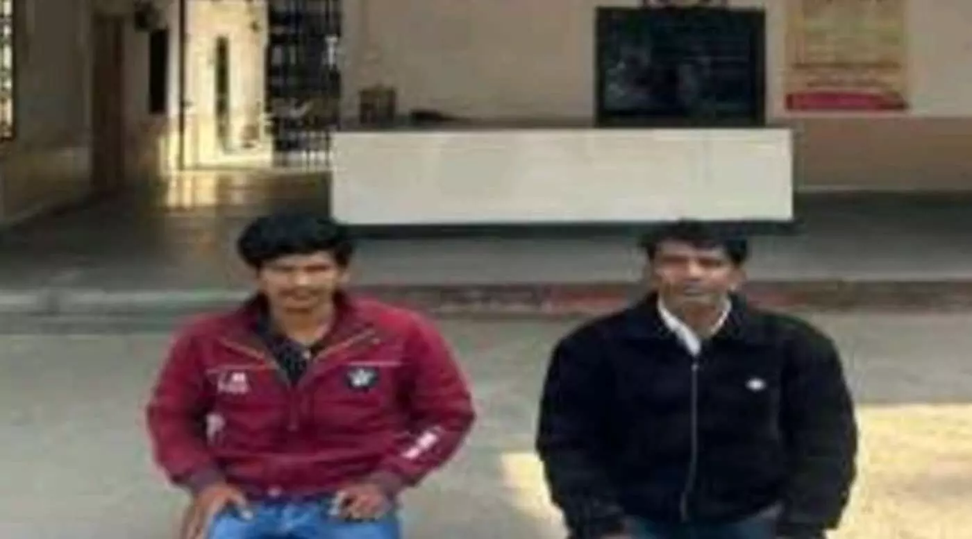 भीलवाड़ा: हाईप्रोफाइल हस्तियों के नाम पर ठगी करने वाले अंतरराज्यीय साइबर गिरोह का पर्दाफाश, मुख्य सरगना सहित दो गिरफ्तार भीलवाड़ा: हाईप्रोफाइल हस्तियों के नाम पर ठगी करने वाले अंतरराज्यीय साइबर गिरोह का पर्दाफाश, मुख्य सरगना सहित दो गिरफ्तार