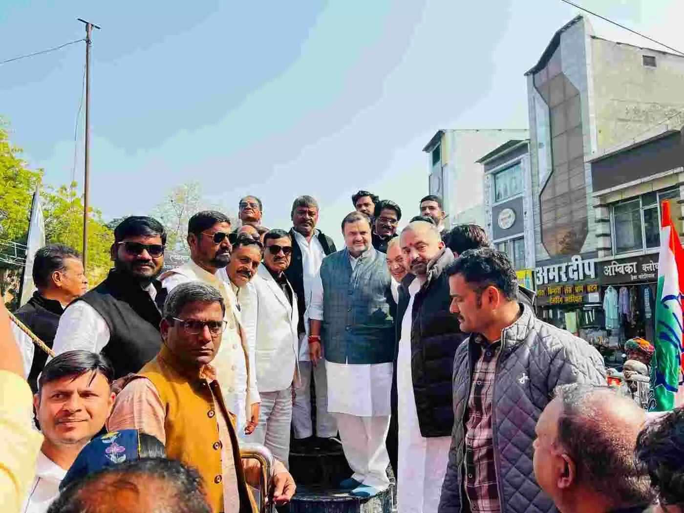 भीलवाड़ा में ‘मनरेगा बचाओ संग्राम’ का ऐतिहासिक आगाज़: उपवास के जरिए कांग्रेस ने फूंका जनआंदोलन का शंखनाद भीलवाड़ा में ‘मनरेगा बचाओ संग्राम’ का ऐतिहासिक आगाज़: उपवास के जरिए कांग्रेस ने फूंका जनआंदोलन का शंखनाद