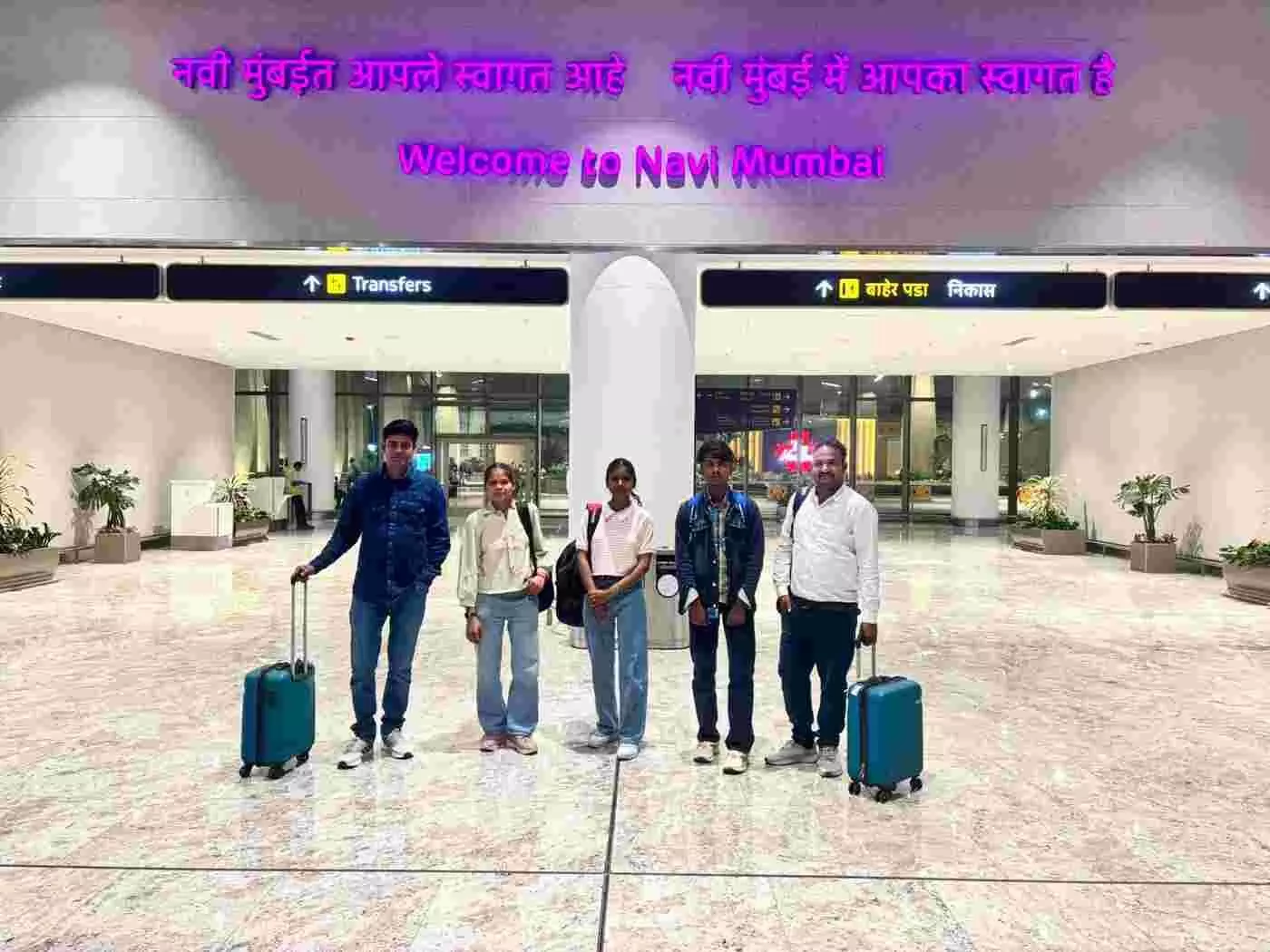 बगडोली के मेधावी छात्रों ने भरी सपनों की उड़ान: जयपुर से मुम्बई तक का हवाई सफर, भामाशाह ने पूरा किया वादा बगडोली के मेधावी छात्रों ने भरी सपनों की उड़ान: जयपुर से मुम्बई तक का हवाई सफर, भामाशाह ने पूरा किया वादा