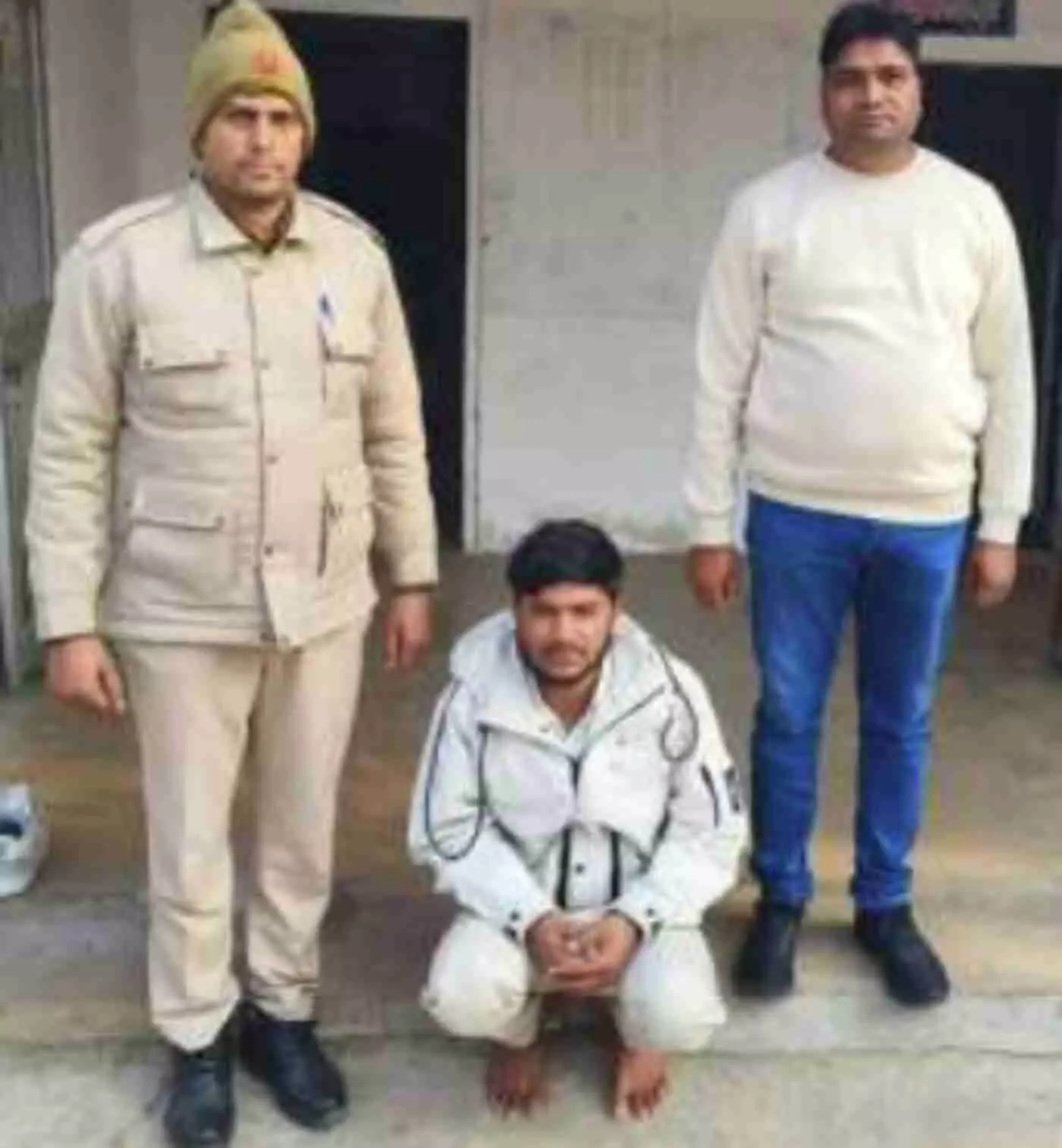 सवाई माधोपुर: ऑपरेशन एंटीवायरस के तहत मित्रपुरा पुलिस की बड़ी कार्रवाई, साइबर ठगी का जाल बिछाने वाला आरोपी गिरफ्तार सवाई माधोपुर: ऑपरेशन एंटीवायरस के तहत मित्रपुरा पुलिस की बड़ी कार्रवाई, साइबर ठगी का जाल बिछाने वाला आरोपी गिरफ्तार