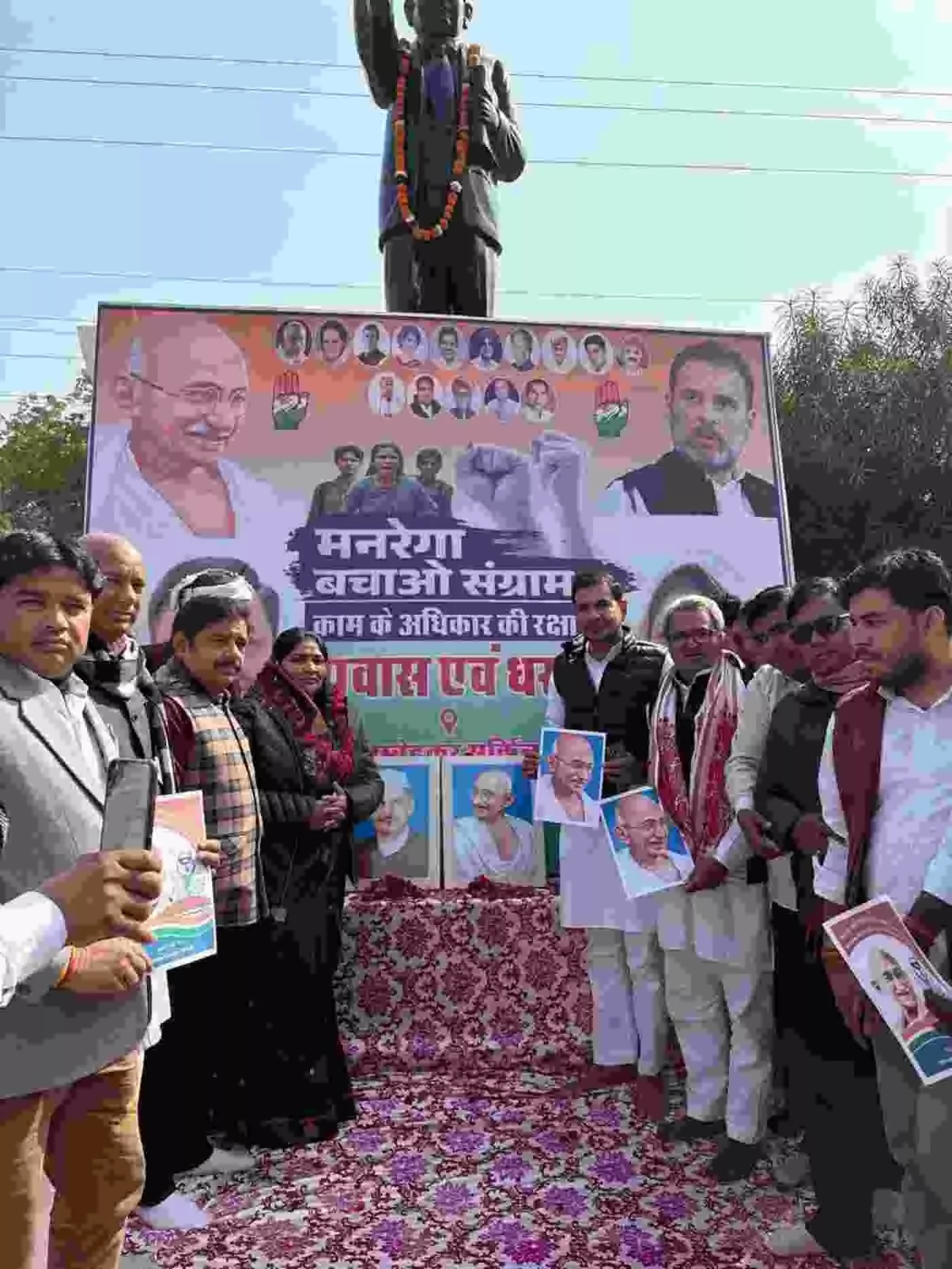 सवाई माधोपुर: सत्ता के अहंकार में गरीबों का हक न छीने सरकार, मनरेगा खैरात नहीं, करोड़ों की जीवन रेखा है – विधायक इंदिरा मीणा सवाई माधोपुर: सत्ता के अहंकार में गरीबों का हक न छीने सरकार, मनरेगा खैरात नहीं, करोड़ों की जीवन रेखा है – विधायक इंदिरा मीणा