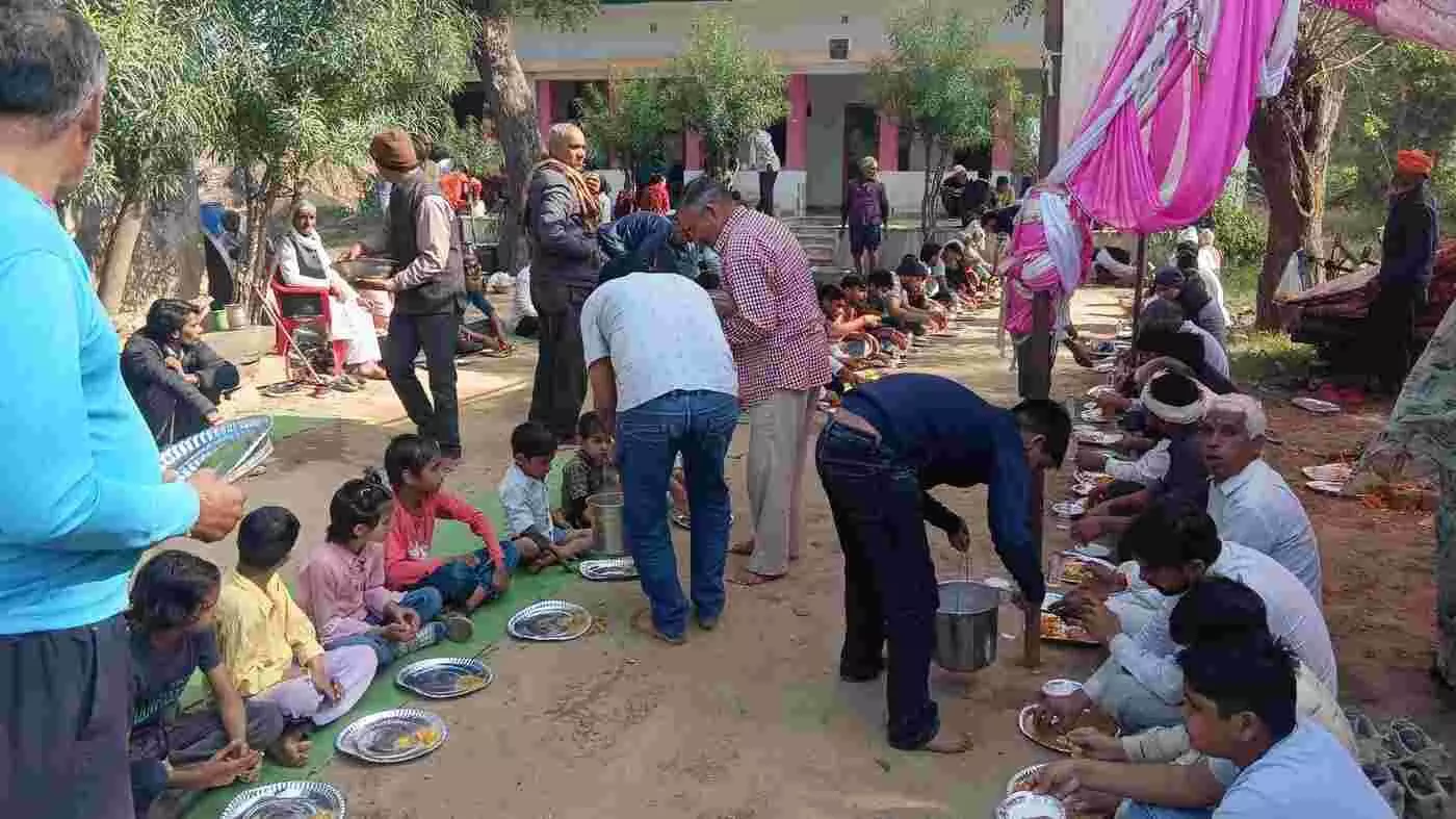भुसावर: नंगला नाथू के प्राचीन हनुमान मंदिर में गूंजे रामायण के स्वर, विशाल भंडारे में उमड़ी श्रद्धा की लहर