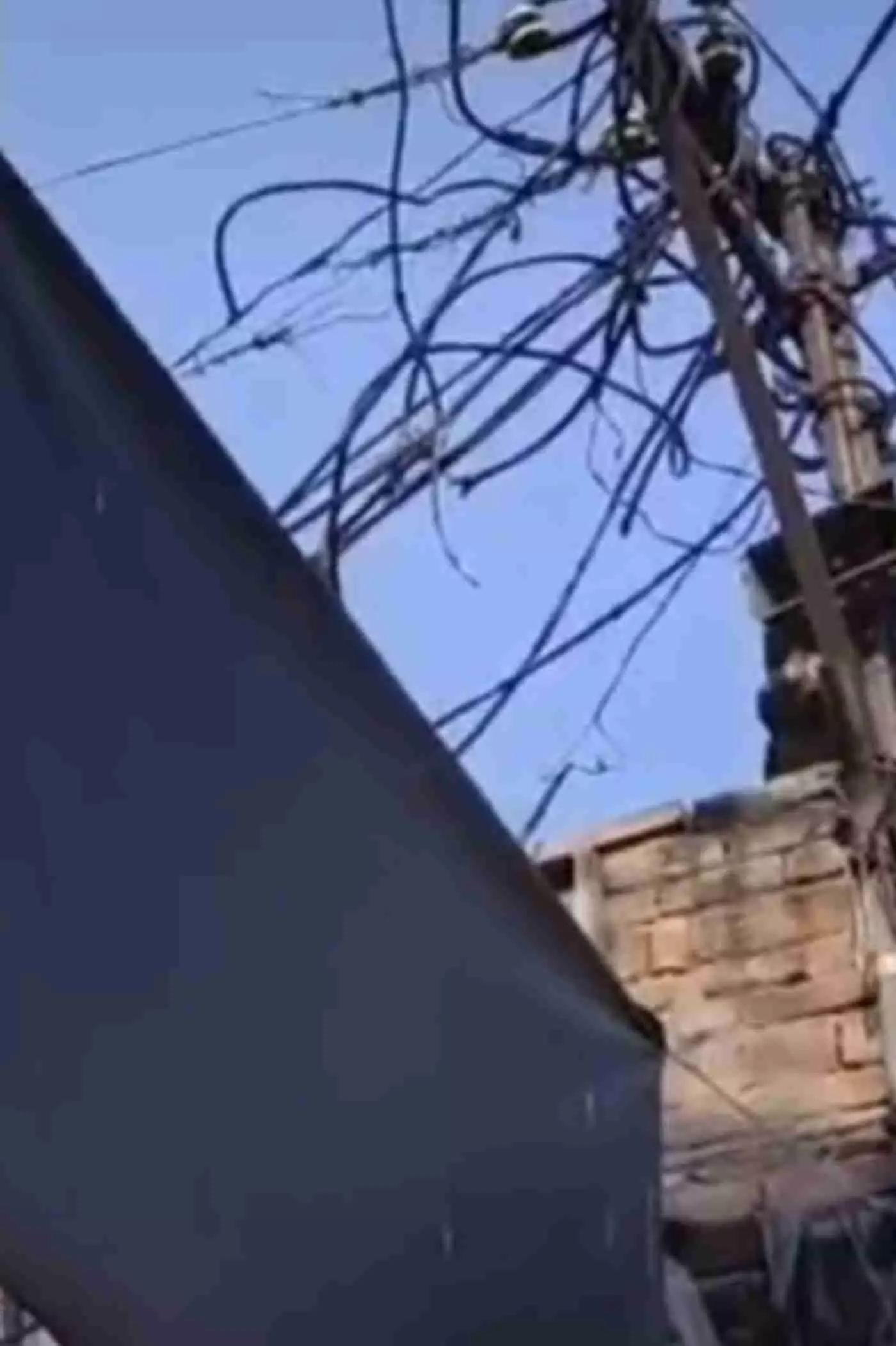 हिंडौन सिटी में विद्युत निगम का बड़ा प्रहार: ढाई सौ से ज्यादा जंपर हटाए, भारी जुर्माने से बिजली चोरों में मचा हड़कंप हिंडौन सिटी में विद्युत निगम का बड़ा प्रहार: ढाई सौ से ज्यादा जंपर हटाए, भारी जुर्माने से बिजली चोरों में मचा हड़कंप