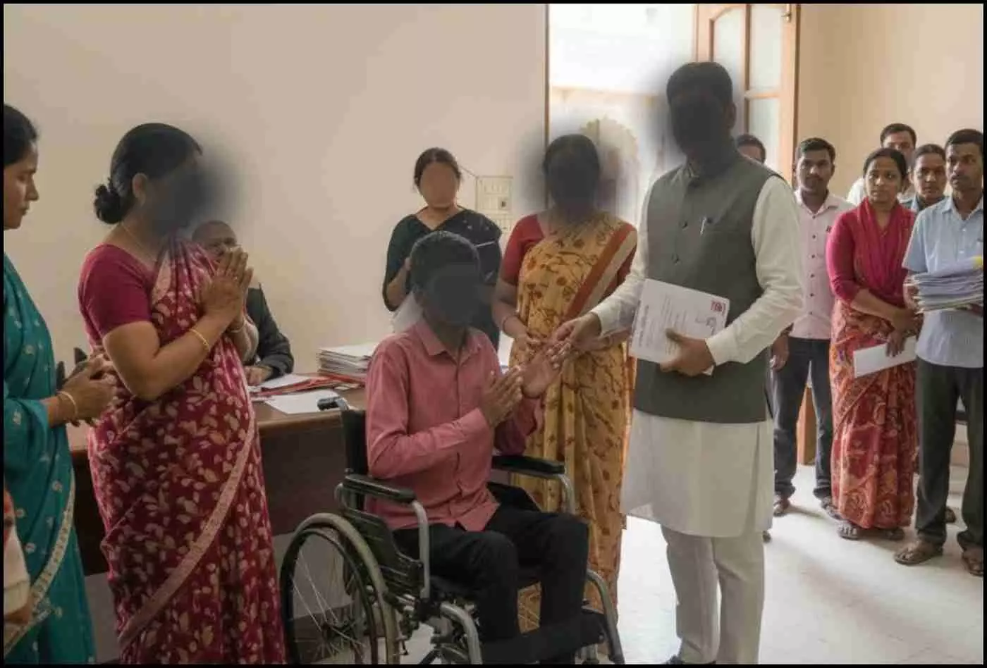 सवाई माधोपुर: मस्कुलर डिस्ट्रॉफी से जूझ रहे दिव्यांगजनों के पंखों को मिलेगी उड़ान, सरकार देगी फ्री इलेक्ट्रिक व्हीलचेयर सवाई माधोपुर: मस्कुलर डिस्ट्रॉफी से जूझ रहे दिव्यांगजनों के पंखों को मिलेगी उड़ान, सरकार देगी फ्री इलेक्ट्रिक व्हीलचेयर