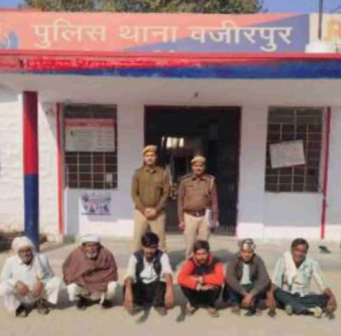 वजीरपुर में खाकी का वज्र प्रहार: एरिया डोमिनेशन अभियान के तहत 8 आरोपी गिरफ्तार, अवैध शराब और वारंटियों पर कसा शिकंजा वजीरपुर में खाकी का वज्र प्रहार: एरिया डोमिनेशन अभियान के तहत 8 आरोपी गिरफ्तार, अवैध शराब और वारंटियों पर कसा शिकंजा