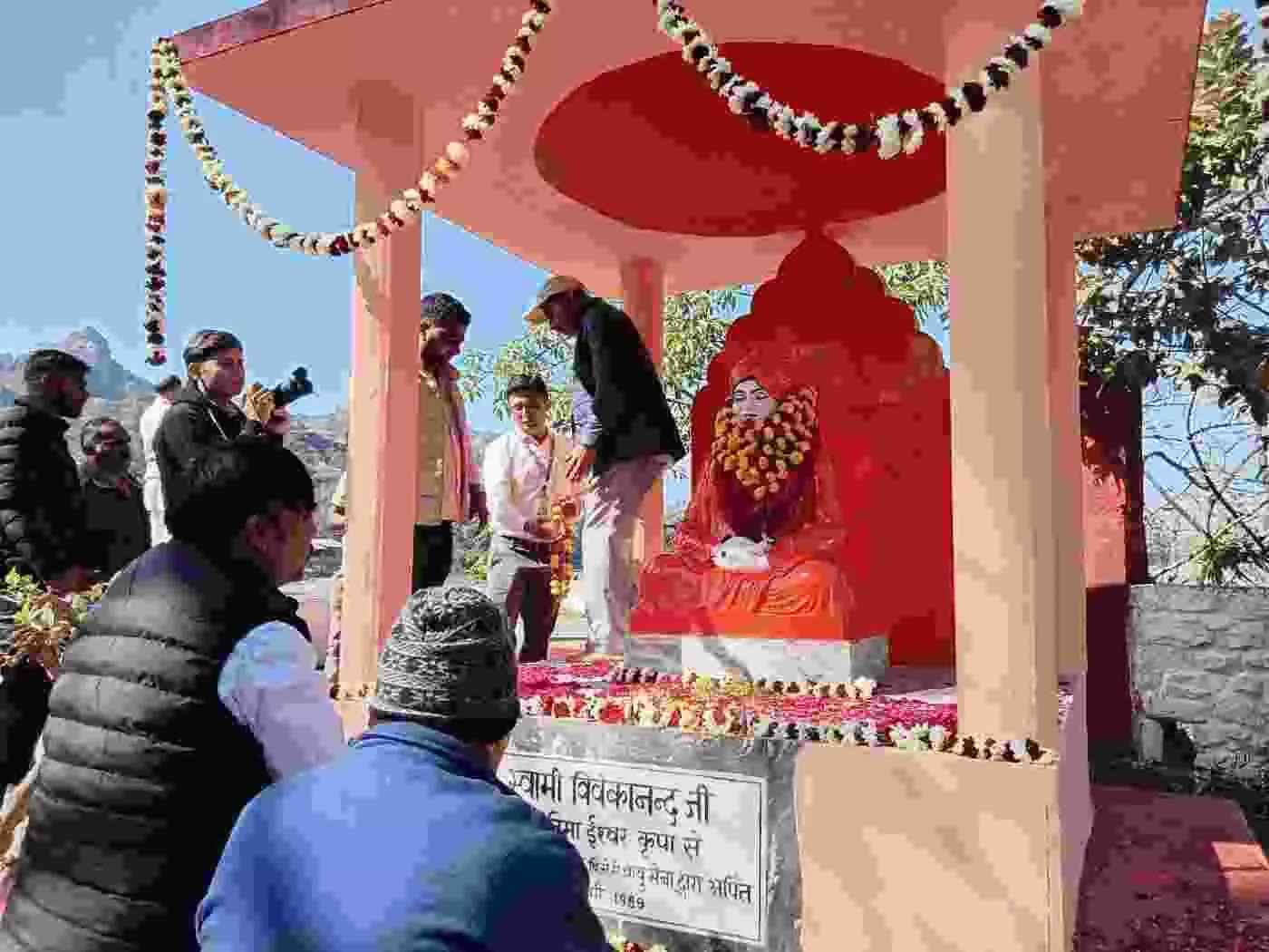 माउंट आबू में स्वामी विवेकानंद की 163वीं जयंती पर भक्ति और राष्ट्रवाद का संगम, चंपा गुफा के कायाकल्प के लिए 35 लाख के कार्यों का शिलान्यास माउंट आबू में स्वामी विवेकानंद की 163वीं जयंती पर भक्ति और राष्ट्रवाद का संगम, चंपा गुफा के कायाकल्प के लिए 35 लाख के कार्यों का शिलान्यास