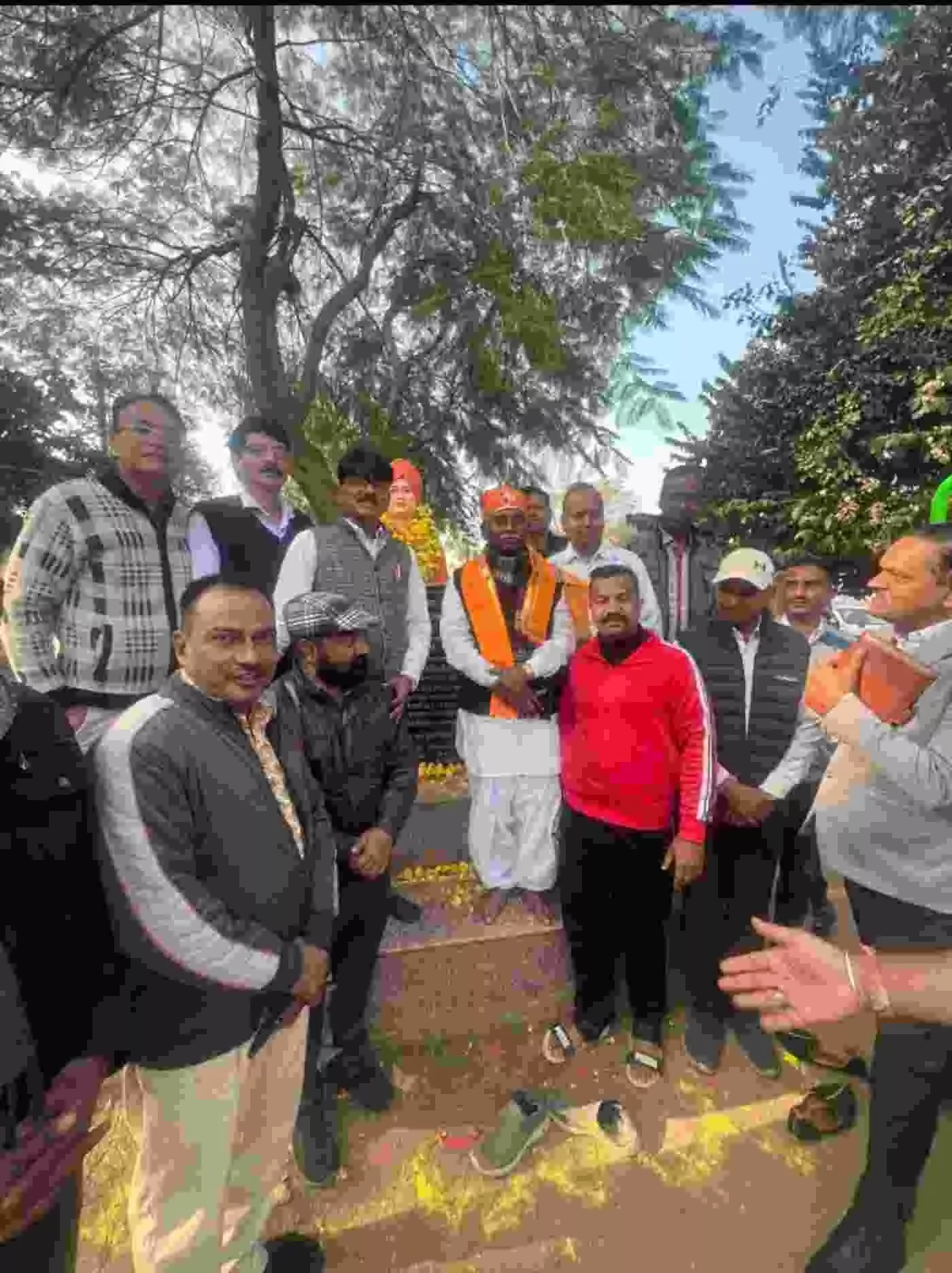 झाडोल: कैबिनेट मंत्री बाबूलाल खराड़ी ने स्वामी विवेकानंद को अर्पित की पुष्पांजलि, युवाओं से उनके आदर्शों को आत्मसात करने का किया आह्वान