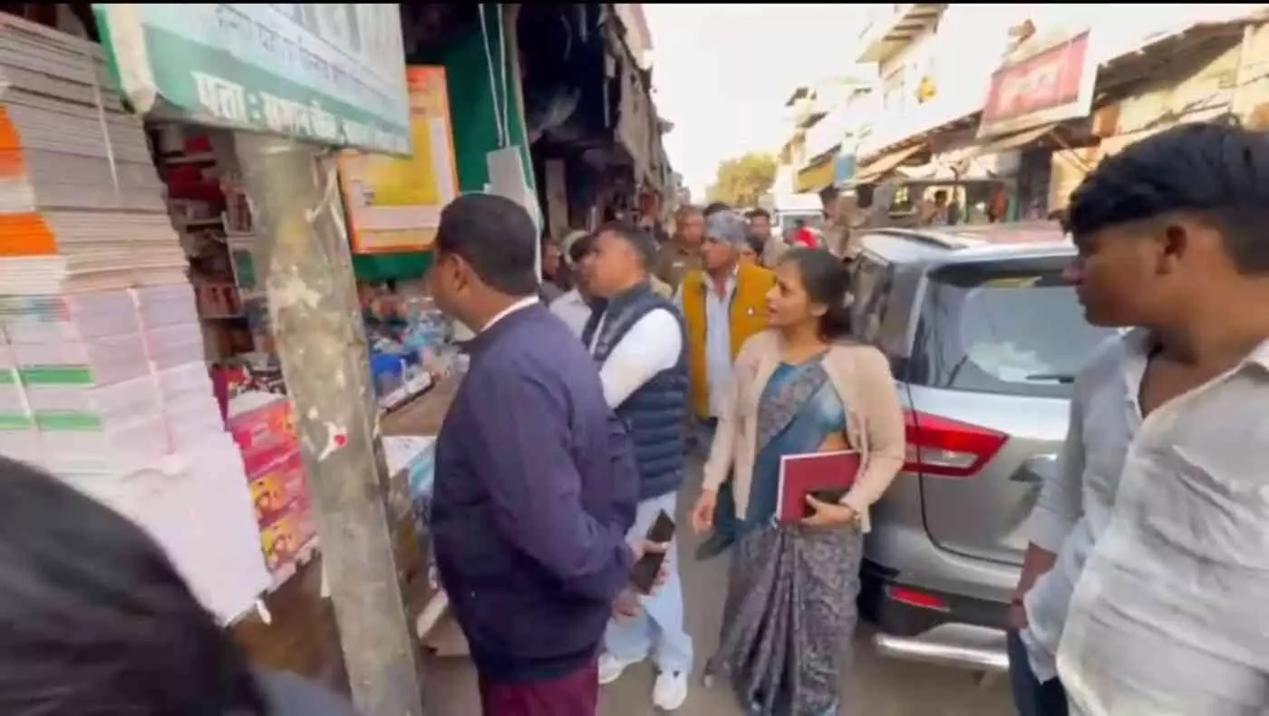 बयाना: अतिक्रमण पर चला नगरपालिका का पीला पंजा, बाजार की सड़कों से हटाया गया अवैध कब्जा बयाना: अतिक्रमण पर चला नगरपालिका का पीला पंजा, बाजार की सड़कों से हटाया गया अवैध कब्जा
