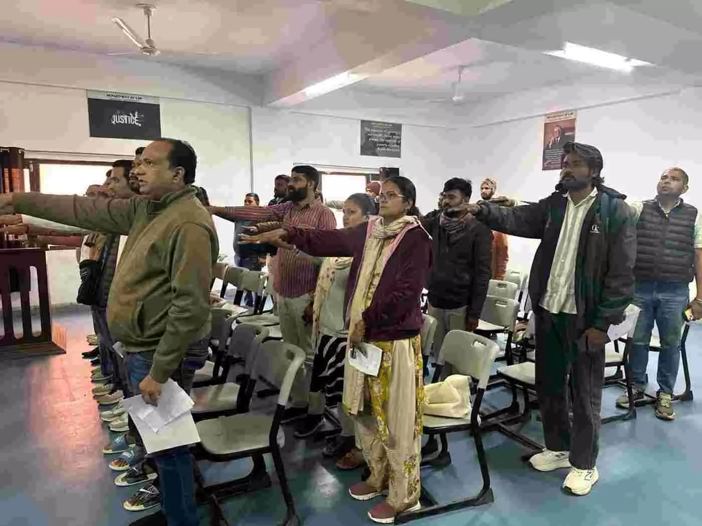 सिरोही: माधव विश्वविद्यालय में गूंजा नशा मुक्ति का शंखनाद, विधि संकाय के छात्र-छात्राओं ने लिया नशा मुक्त भारत का संकल्प सिरोही: माधव विश्वविद्यालय में गूंजा नशा मुक्ति का शंखनाद, विधि संकाय के छात्र-छात्राओं ने लिया नशा मुक्त भारत का संकल्प