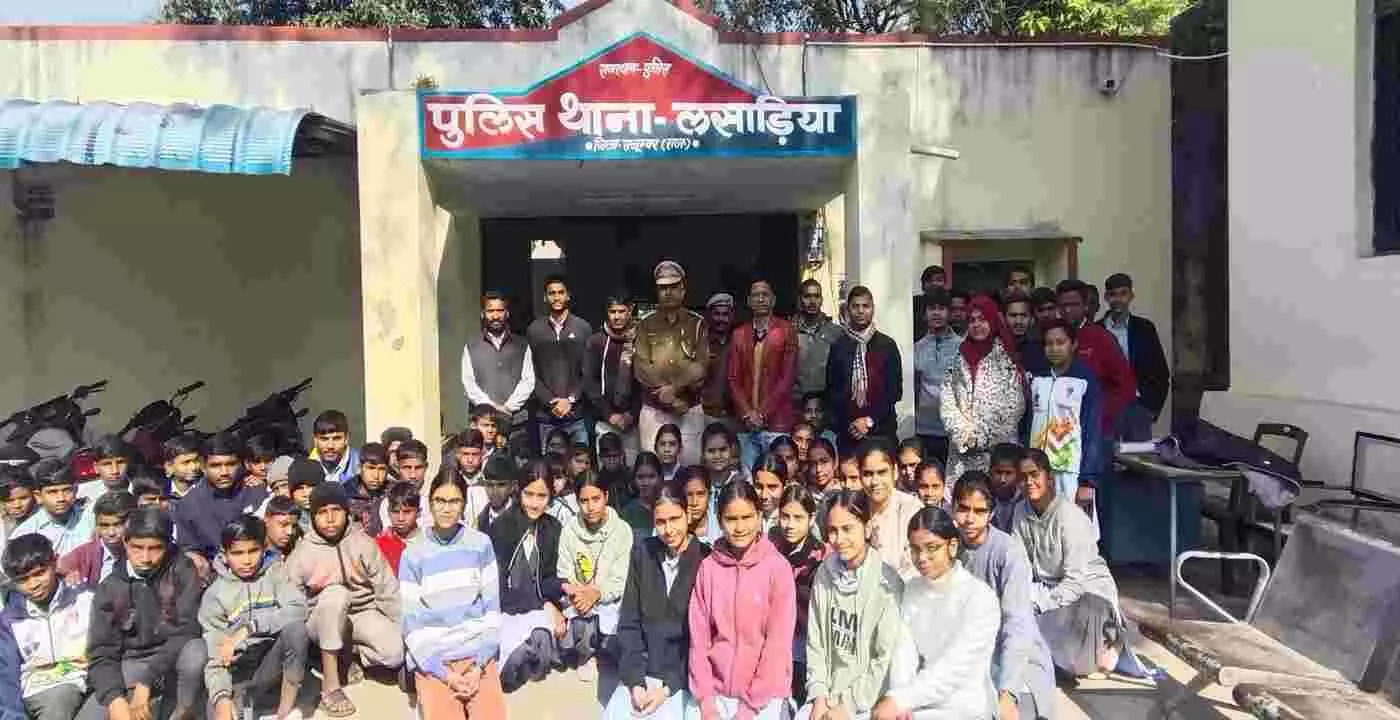 सलूंबर: विवेकानंद जयंती पर पुलिस थाने पहुंचे विद्यार्थी, सीआई भरत सिंह राजपुरोहित से सीखी कानून और सुरक्षा की बारीकियां