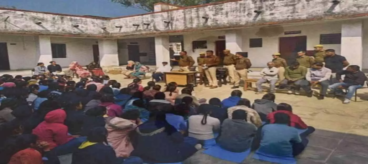 डूंगला: पुलिस थाने की दहलीज पर पहुंचे नौनिहाल, स्वामी विवेकानंद के संदेशों के साथ जाना खाकी का कार्य और कर्तव्य