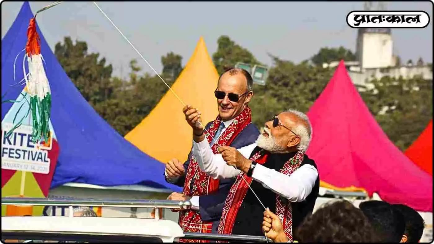 गुजरात में इंडो-जर्मन बॉन्डिंग; मोदी और मर्ज की पतंगबाजी ने जीता सबका दिल गुजरात में इंडो-जर्मन बॉन्डिंग; मोदी और मर्ज की पतंगबाजी ने जीता सबका दिल
