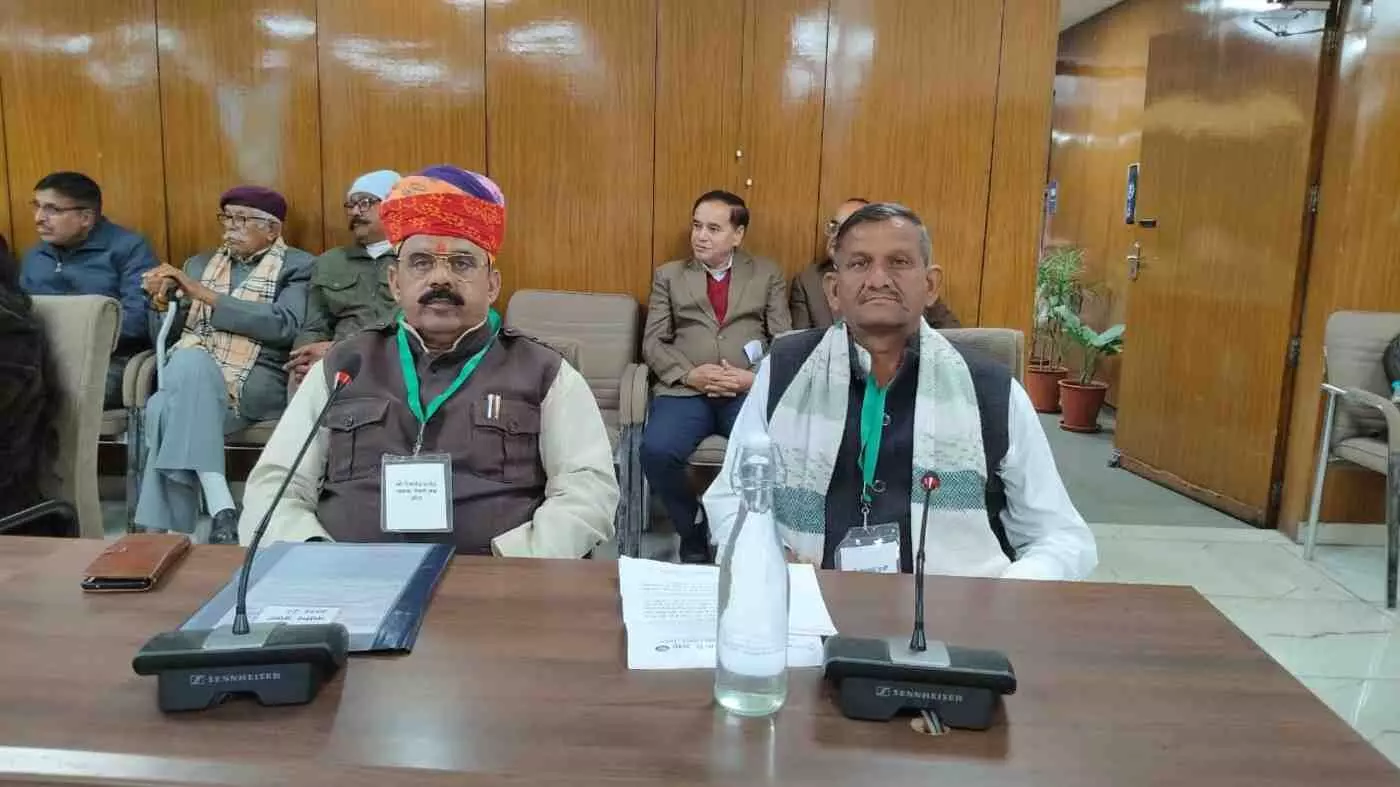 कोटा: बजट पूर्व संवाद में गूंजी किसानों और पशुपालकों की आवाज, चैनसिंह राठौड़ ने रखी विकास की विस्तृत रूपरेखा कोटा: बजट पूर्व संवाद में गूंजी किसानों और पशुपालकों की आवाज, चैनसिंह राठौड़ ने रखी विकास की विस्तृत रूपरेखा