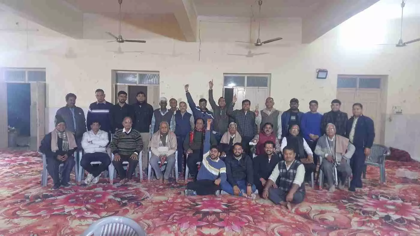 भीलवाड़ा में क्लॉथ मर्चेंट एसोसिएशन ने वरिष्ठों के सम्मान में सजाई महफिल, व्यापारिक एकता का दिया संदेश भीलवाड़ा में क्लॉथ मर्चेंट एसोसिएशन ने वरिष्ठों के सम्मान में सजाई महफिल, व्यापारिक एकता का दिया संदेश