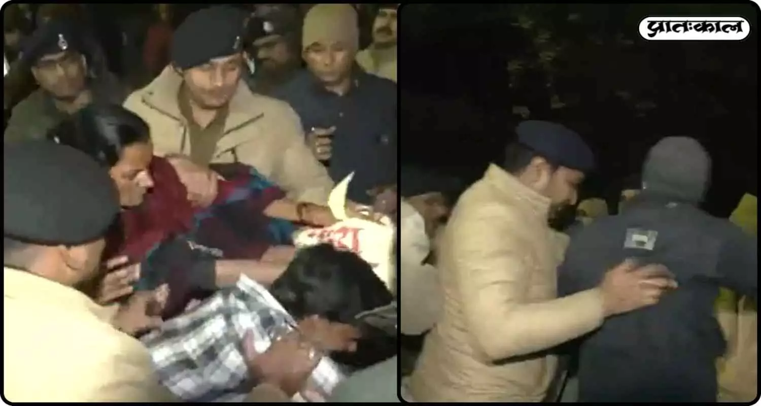 पटना के हॉस्टल में NEET छात्रा की संदिग्ध मौत ; कारगिल चौक पर परिवार के प्रदर्शन से क्या दवाब में आया प्रशासन? पटना के हॉस्टल में NEET छात्रा की संदिग्ध मौत ; कारगिल चौक पर परिवार के प्रदर्शन से क्या दवाब में आया प्रशासन?