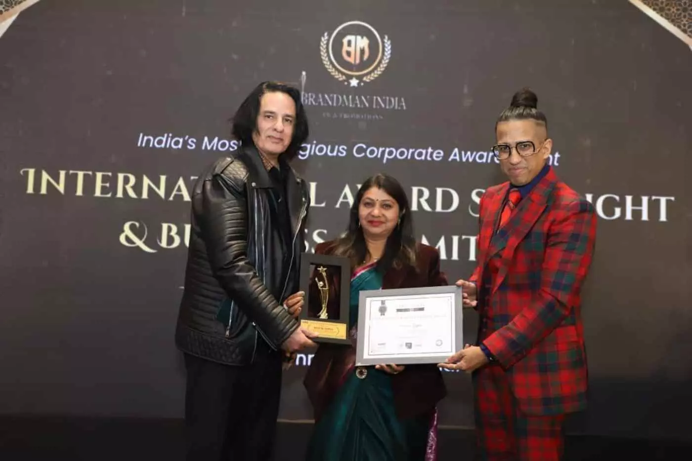 भुसावर की बेटी कुसुम गुप्ता ने अंतर्राष्ट्रीय मंच पर गाड़ा सफलता का झंडा, महिला अंतर्राष्ट्रीय खाद्य उद्योग उत्कृष्ट अवार्ड से हुईं सम्मानित भुसावर की बेटी कुसुम गुप्ता ने अंतर्राष्ट्रीय मंच पर गाड़ा सफलता का झंडा, महिला अंतर्राष्ट्रीय खाद्य उद्योग उत्कृष्ट अवार्ड से हुईं सम्मानित
