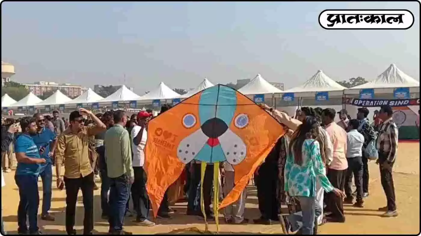 Vadodara International Kite Festival : आसमान में घुली वसुधैव कुटुंबकम की मिठास; 50 देशों के हुनरमंदों ने भरी उड़ान Vadodara International Kite Festival : आसमान में घुली वसुधैव कुटुंबकम की मिठास; 50 देशों के हुनरमंदों ने भरी उड़ान