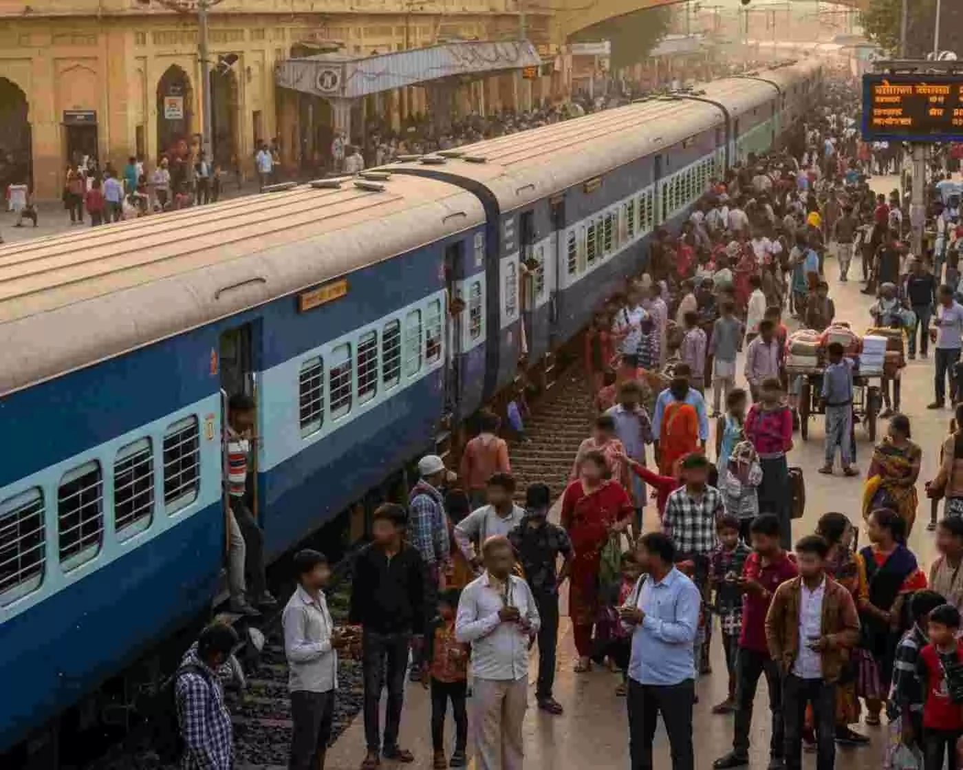 Ai generated image-वर्धमान महोत्सव के श्रद्धालुओं को रेलवे की बड़ी सौगात: बोरावड स्टेशन पर रुकेगी 3 जोड़ी मुख्य रेलसेवाएं Ai generated image-वर्धमान महोत्सव के श्रद्धालुओं को रेलवे की बड़ी सौगात: बोरावड स्टेशन पर रुकेगी 3 जोड़ी मुख्य रेलसेवाएं