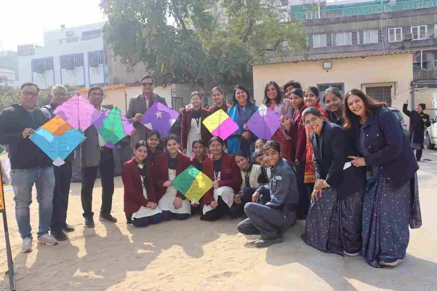 जयपुर के एमपीएस इंटरनेशनल में मकर संक्रांति और लोहड़ी की धूम: स्वामी विवेकानंद के संदेशों से महका आकाश