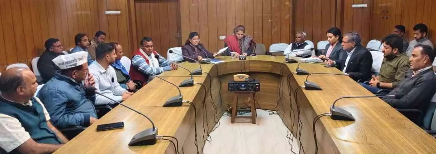 चित्तौड़गढ़ में लोकतंत्र के महापर्व की तैयारी: अंतिम मतदाता सूची को लेकर संभागीय आयुक्त का बड़ा ऐलान चित्तौड़गढ़ में लोकतंत्र के महापर्व की तैयारी: अंतिम मतदाता सूची को लेकर संभागीय आयुक्त का बड़ा ऐलान