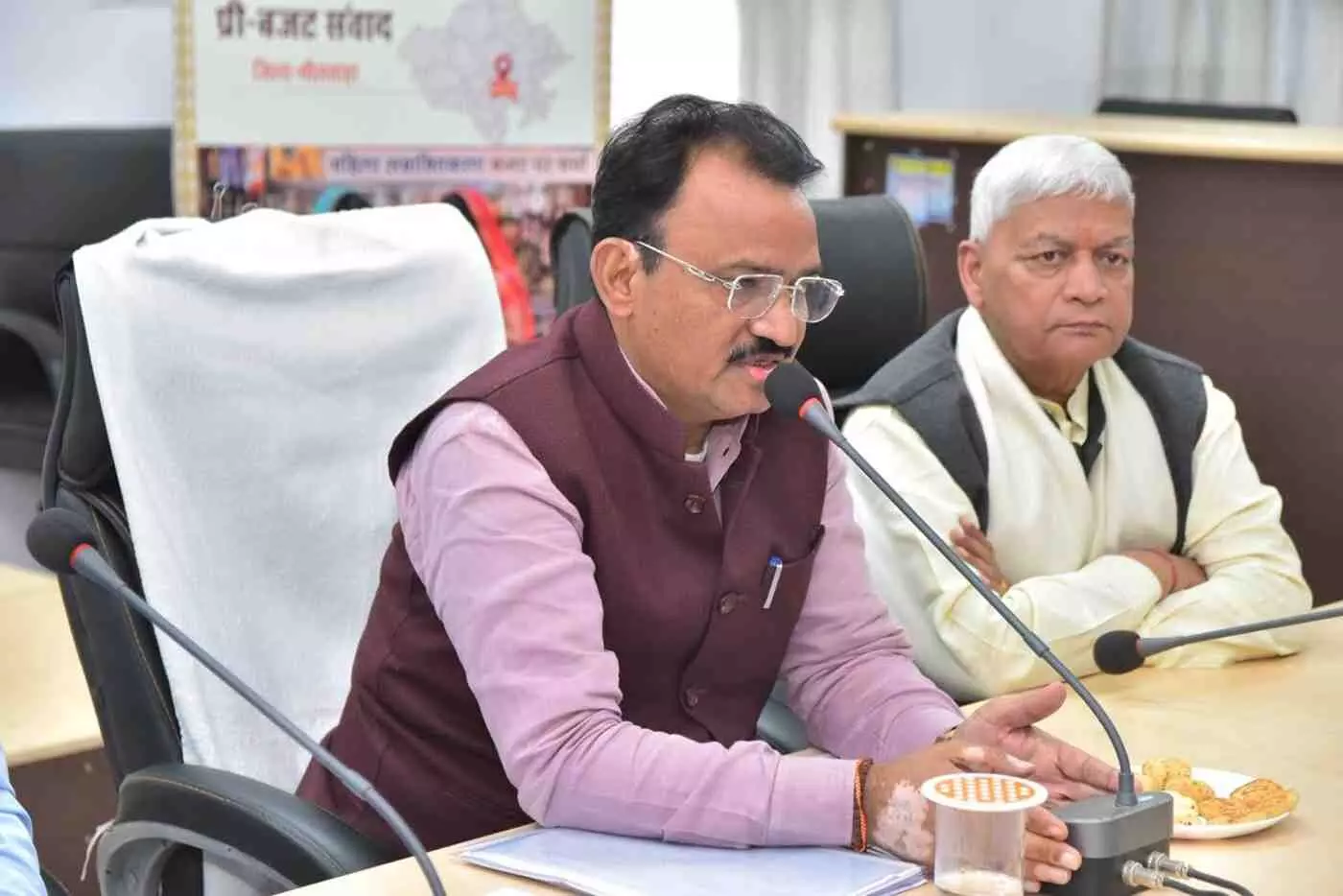 भीलवाड़ा के विकास को लगेंगे पंख: उपमुख्यमंत्री डॉ. प्रेमचंद बैरवा ने बजट 2026-27 के लिए टटोली जनता की नब्ज, अधिकारियों को दी सख्त चेतावनी