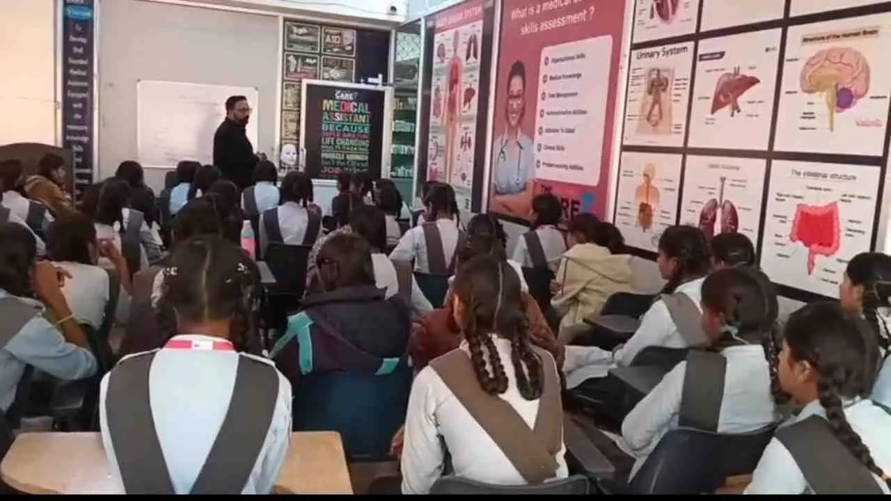 New flight of career in medical and beauty world, The Care and The Mirror showed the youth the surefire mantra of success! New flight of career in medical and beauty world, The Care and The Mirror showed the youth the surefire mantra of success!
