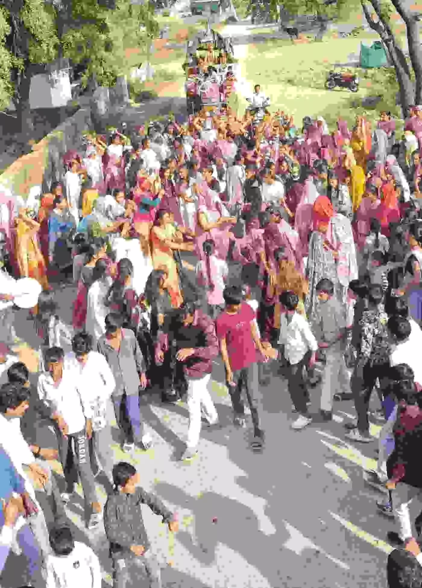 अचनारा में उमड़ा भक्ति का सैलाब: संगीतमय श्रीमद्भागवत कथा के शुभारंभ पर निकली भव्य कलश यात्रा अचनारा में उमड़ा भक्ति का सैलाब: संगीतमय श्रीमद्भागवत कथा के शुभारंभ पर निकली भव्य कलश यात्रा